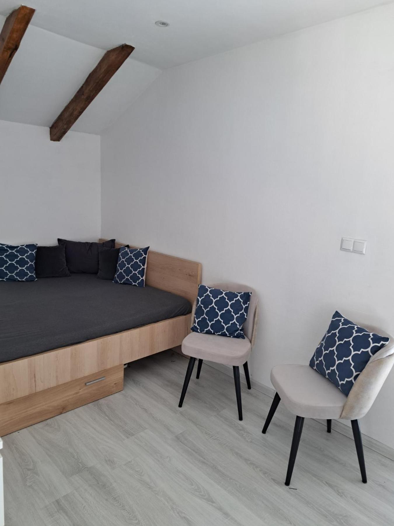 Garden- pool apartman
