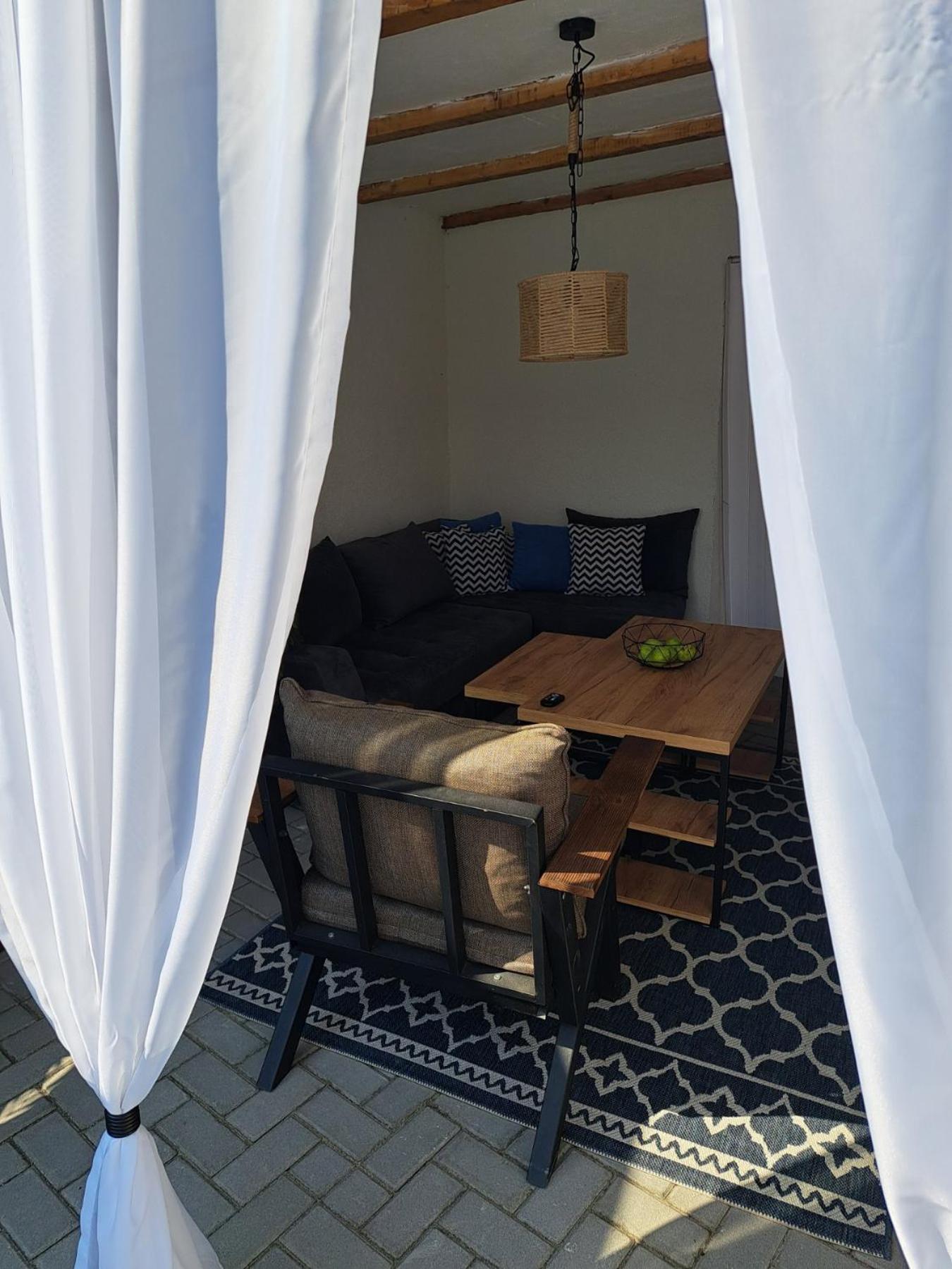 Garden- pool apartman