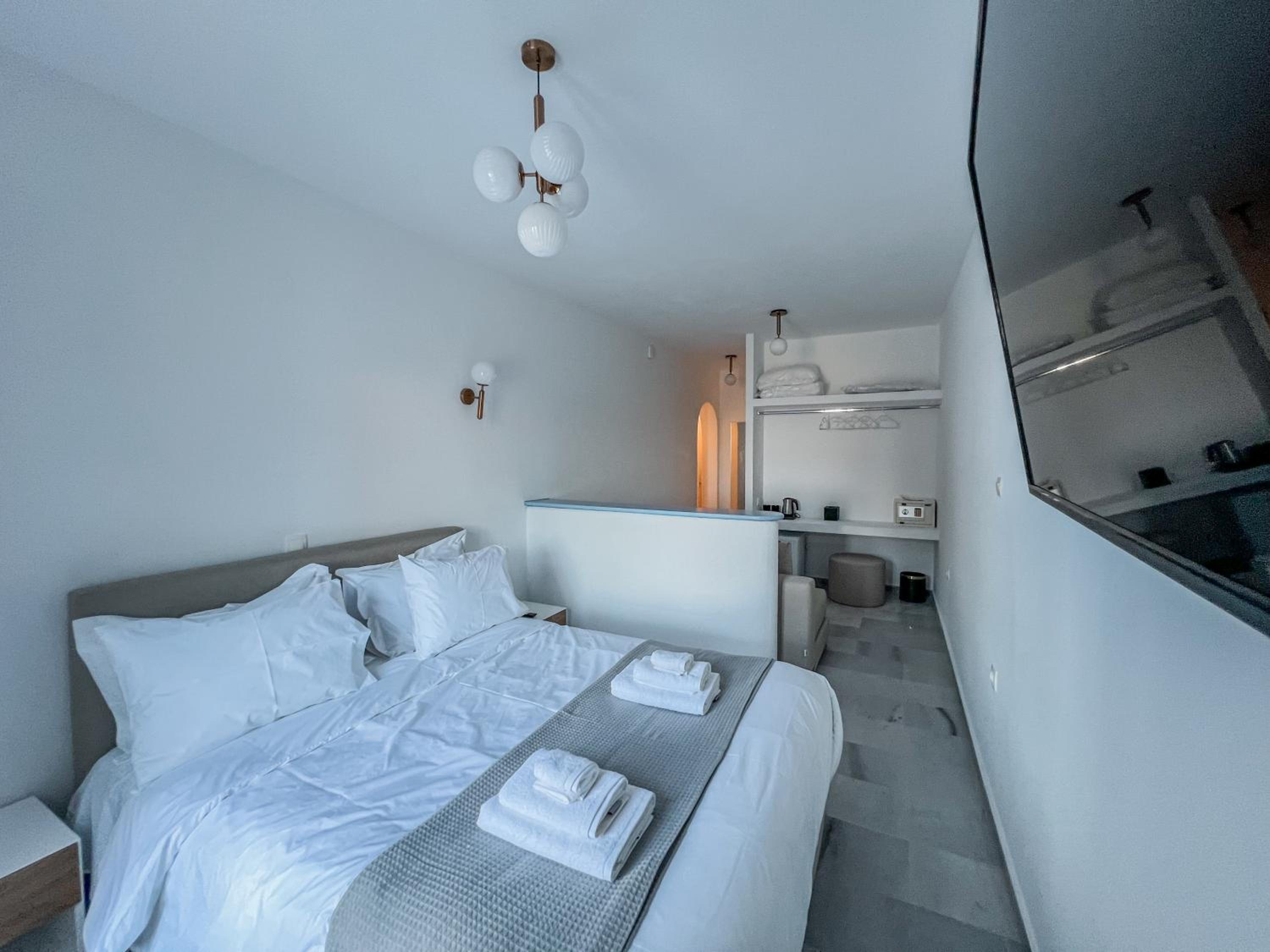 Yaleena Residences en Drios — hotel room
