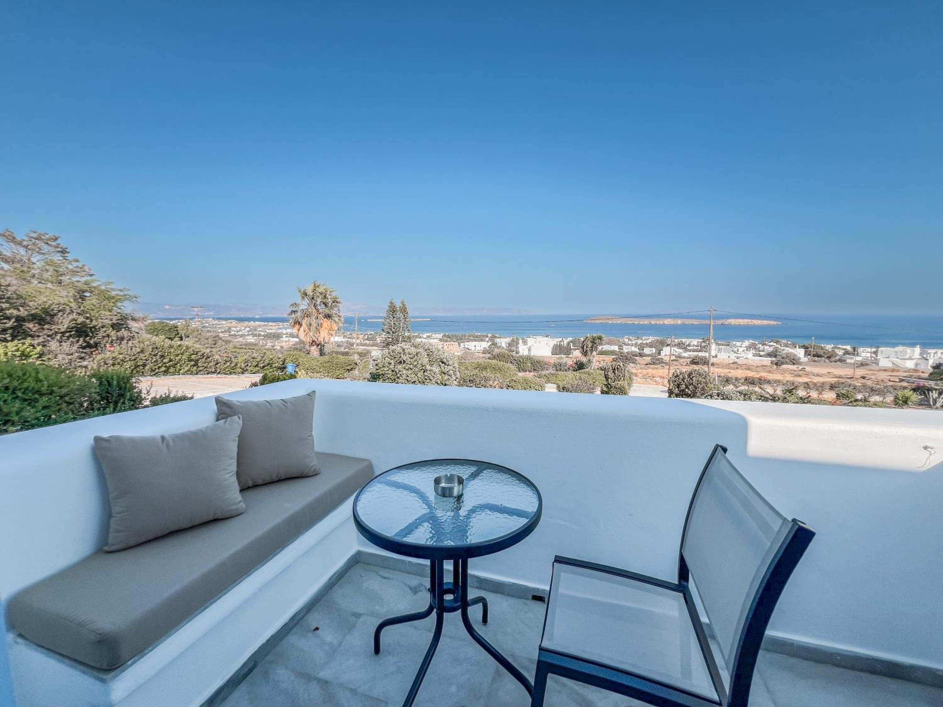 Yaleena Residences en Drios — balance & terrace