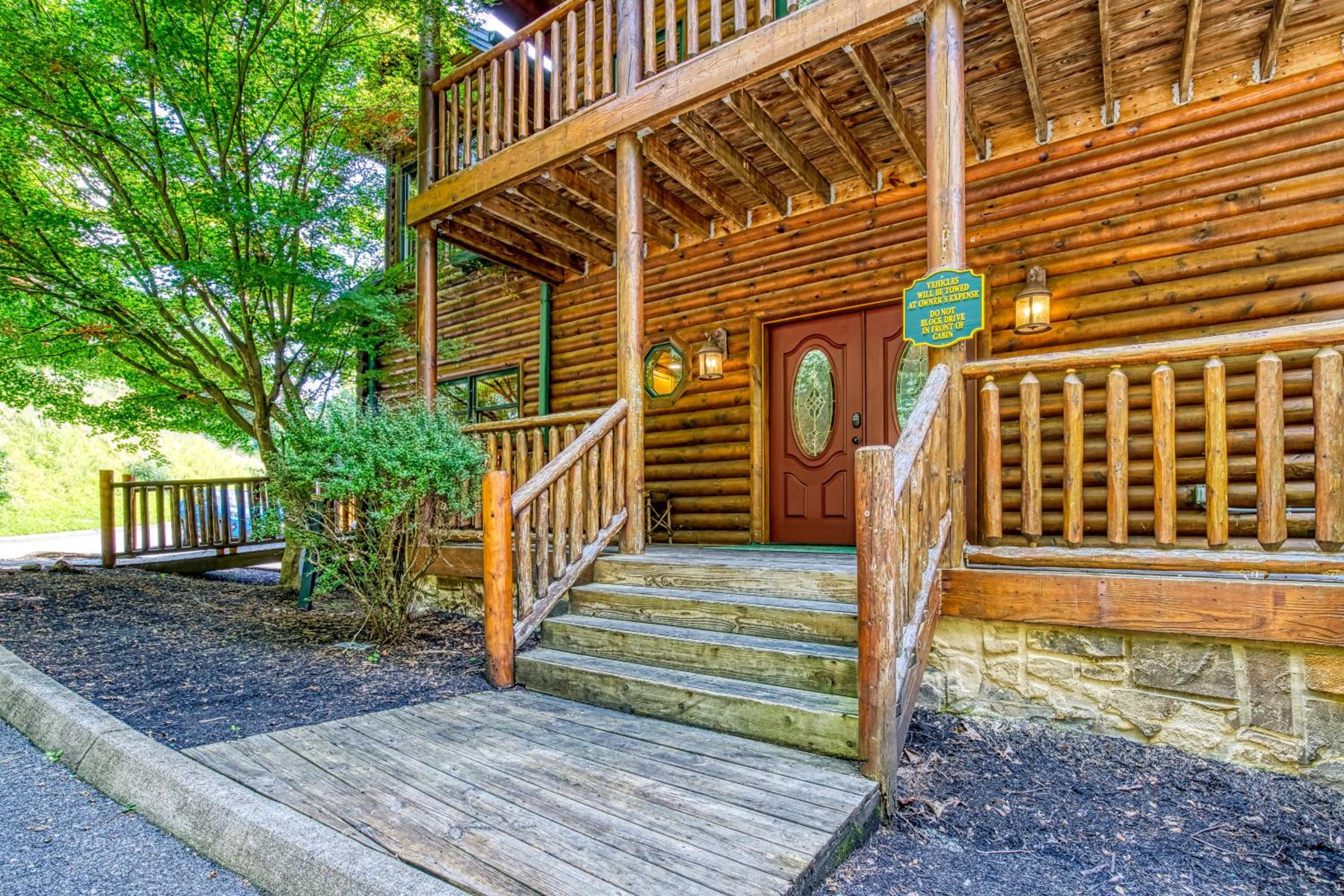 Perfect Getaway- Game Room, Mini Golf Course, Hot Tub, Pool Access