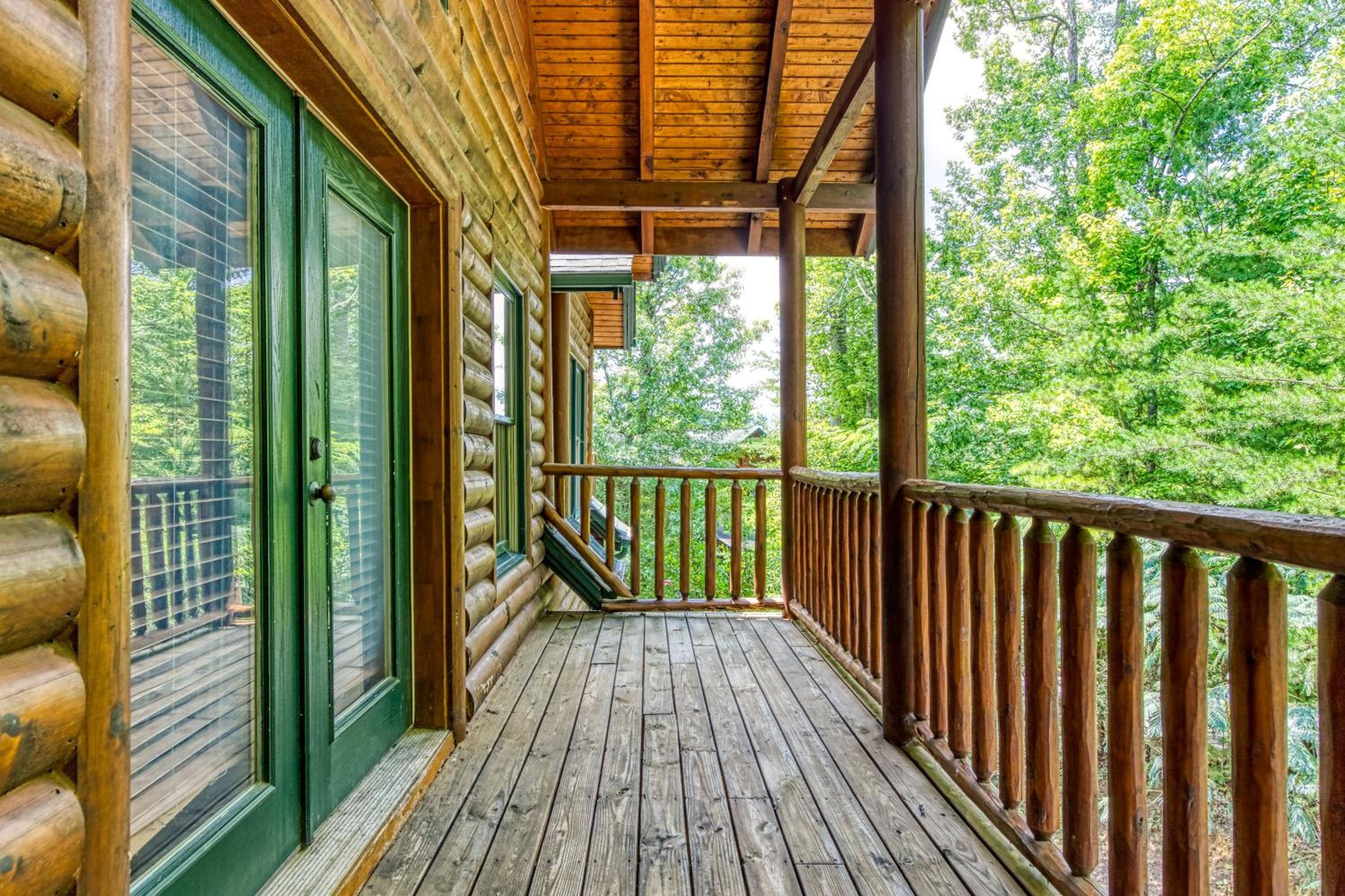 Perfect Getaway- Game Room, Mini Golf Course, Hot Tub, Pool Access