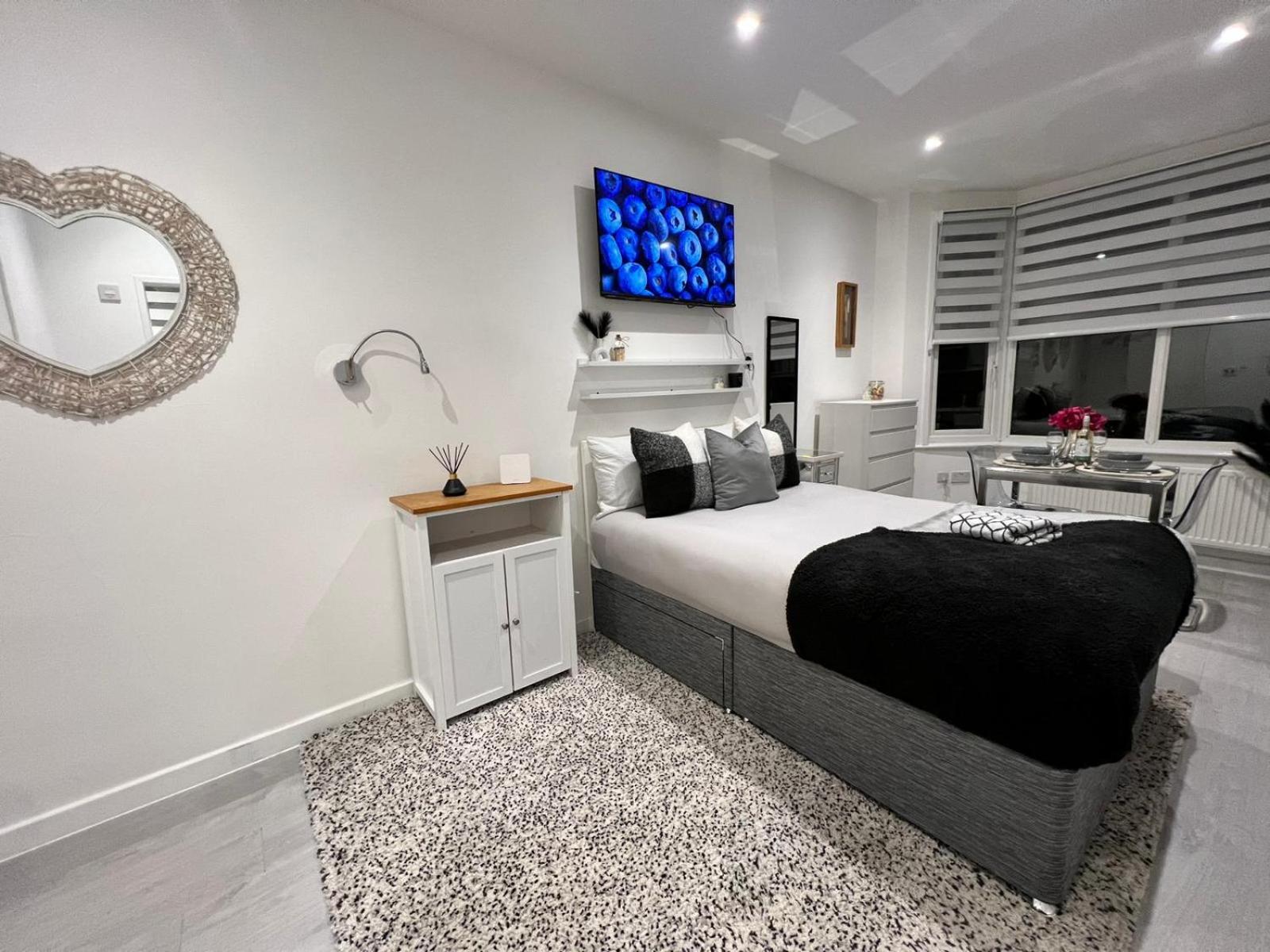Tranquil Studio Retreat By LiveStay Short Lets & Serviced Accommodation Harrow view 5