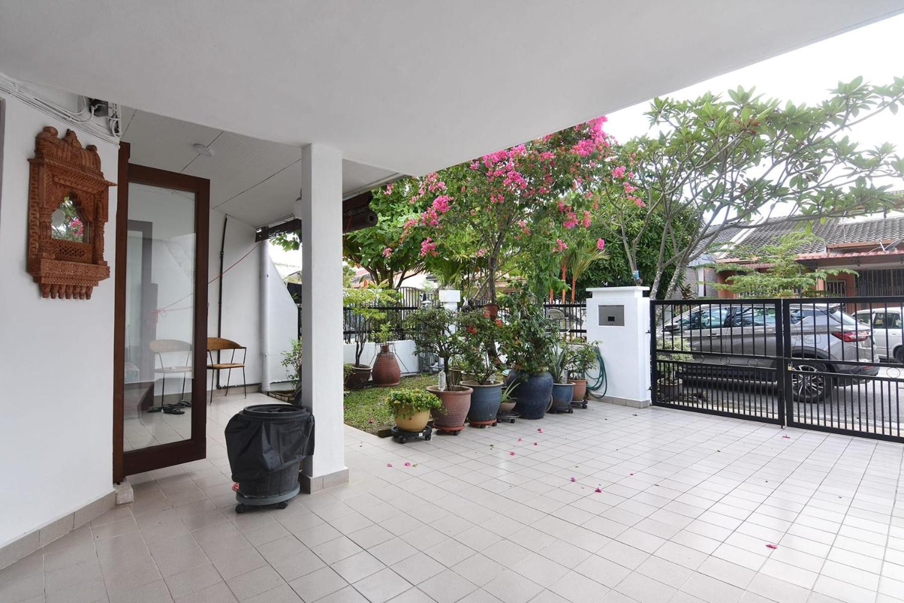 A Chic & Spacious 4BR Home for Family Getaways