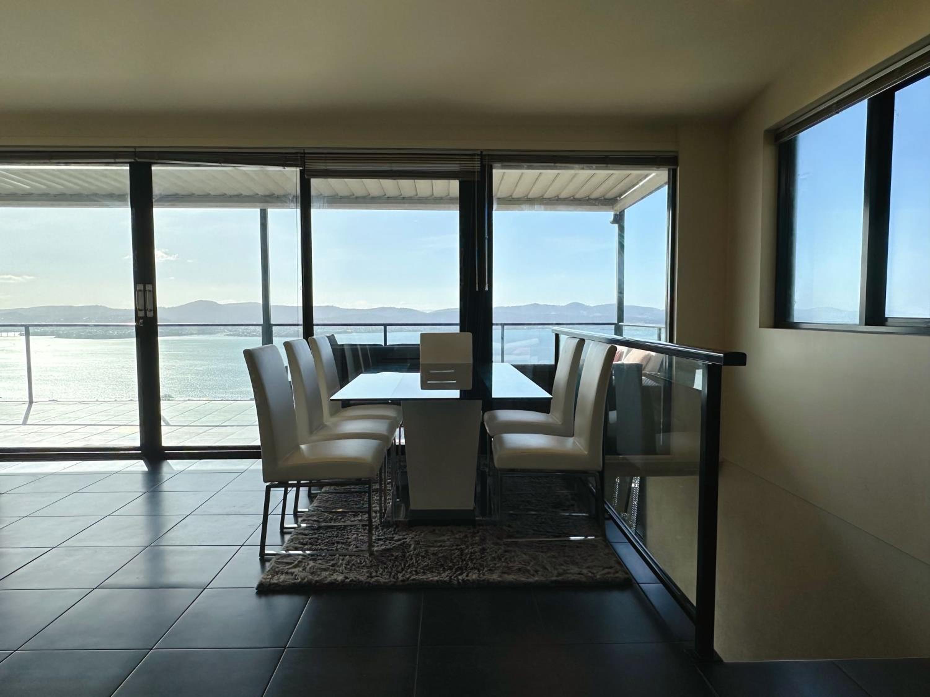 Oceanview Oasis - Close to CBD and Airport