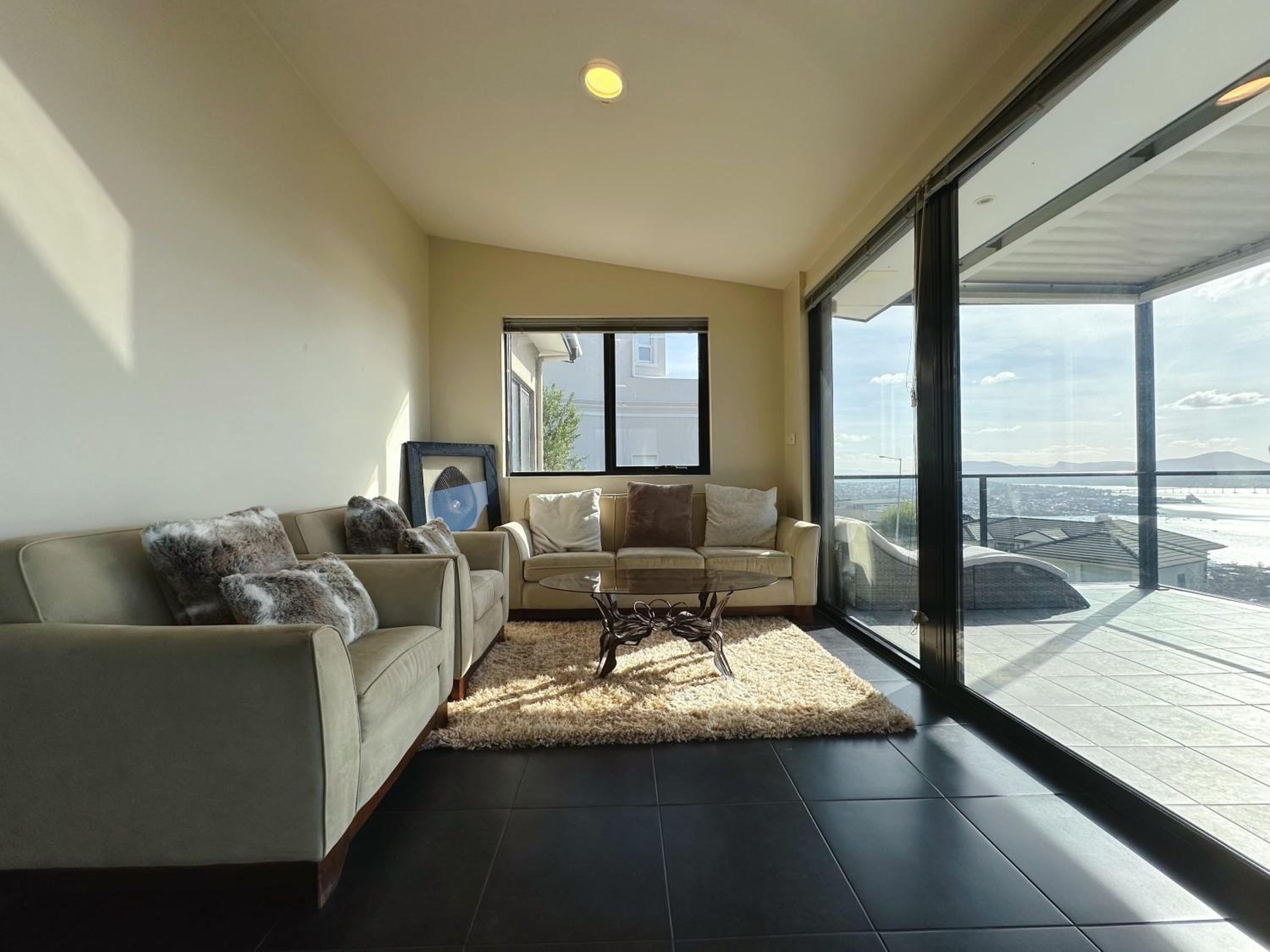 Oceanview Oasis - Close to CBD and Airport