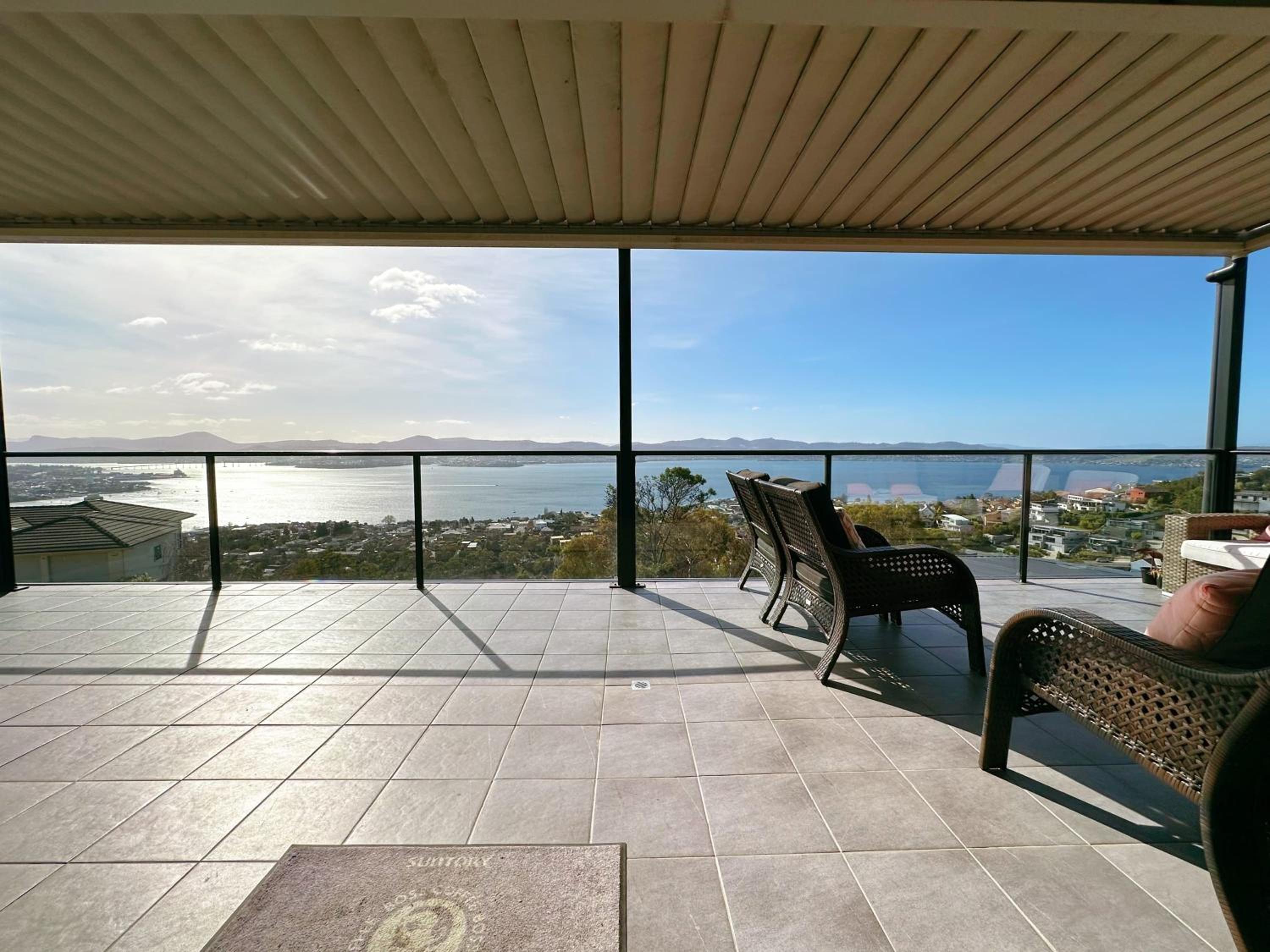 Oceanview Oasis - Close to CBD and Airport