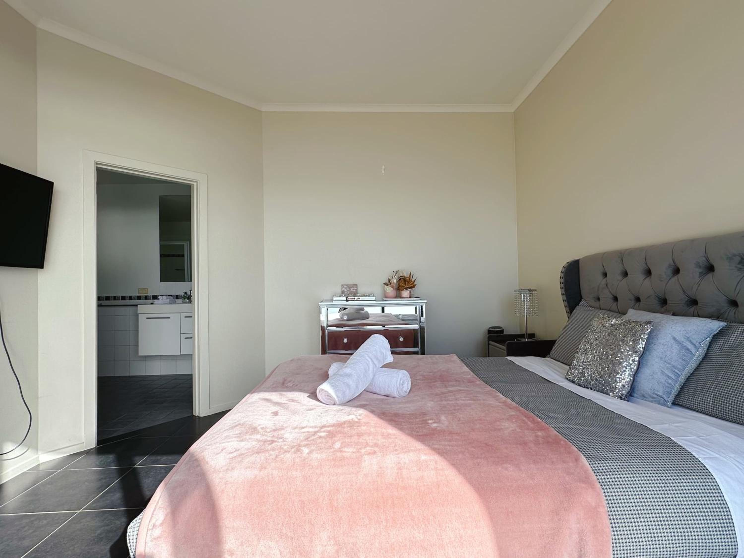 Oceanview Oasis - Close to CBD and Airport