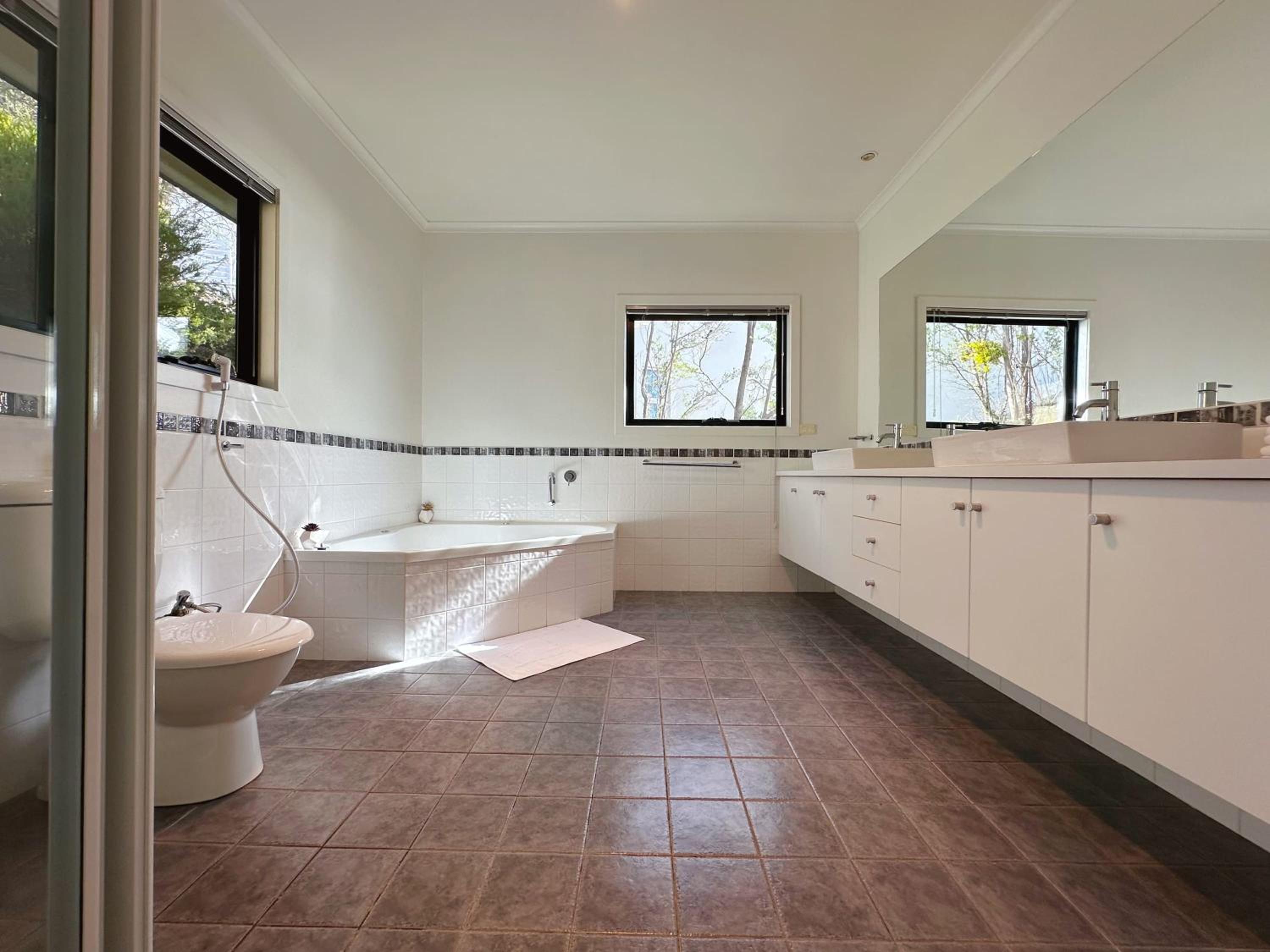 Oceanview Oasis - Close to CBD and Airport