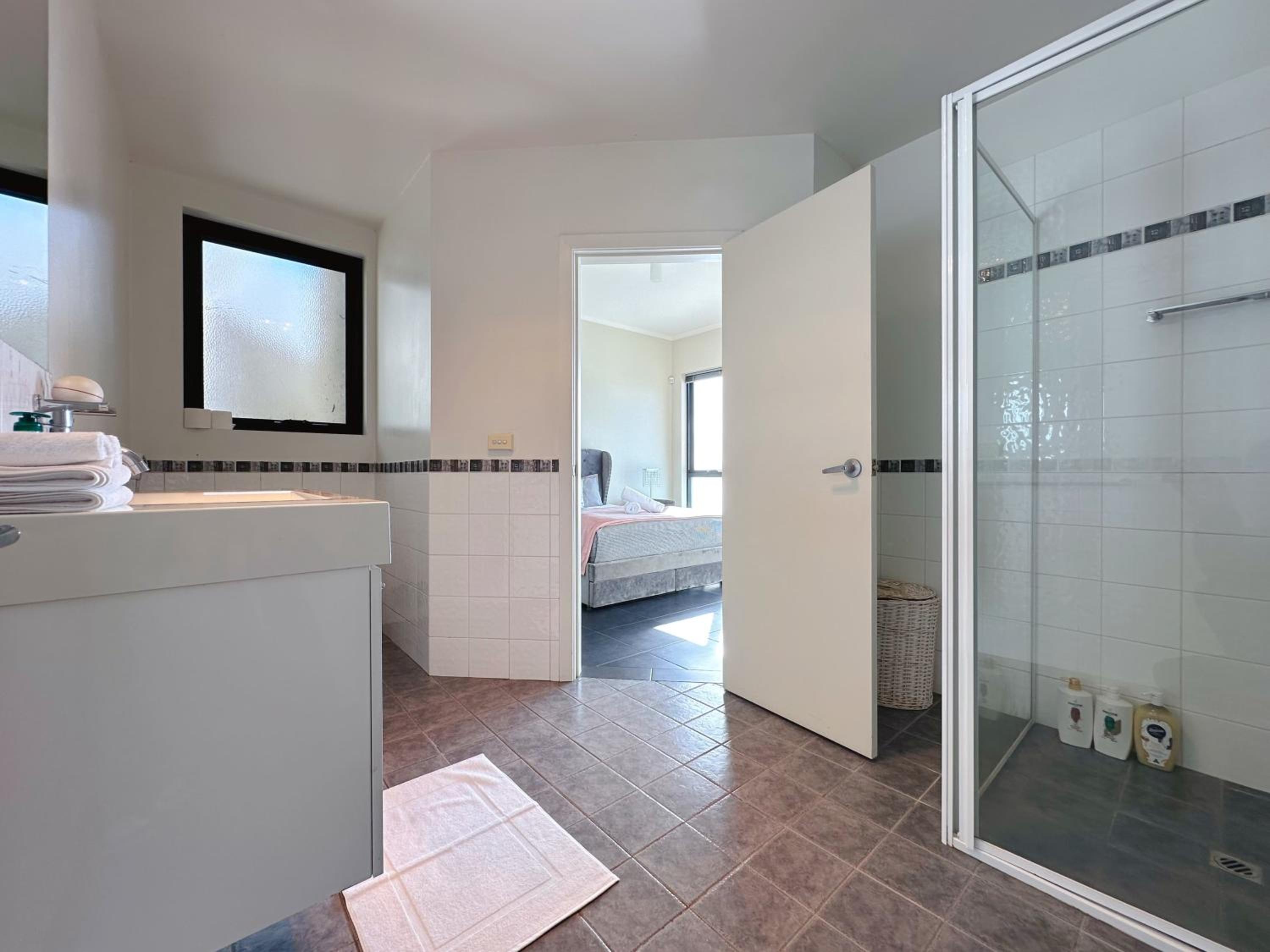 Oceanview Oasis - Close to CBD and Airport