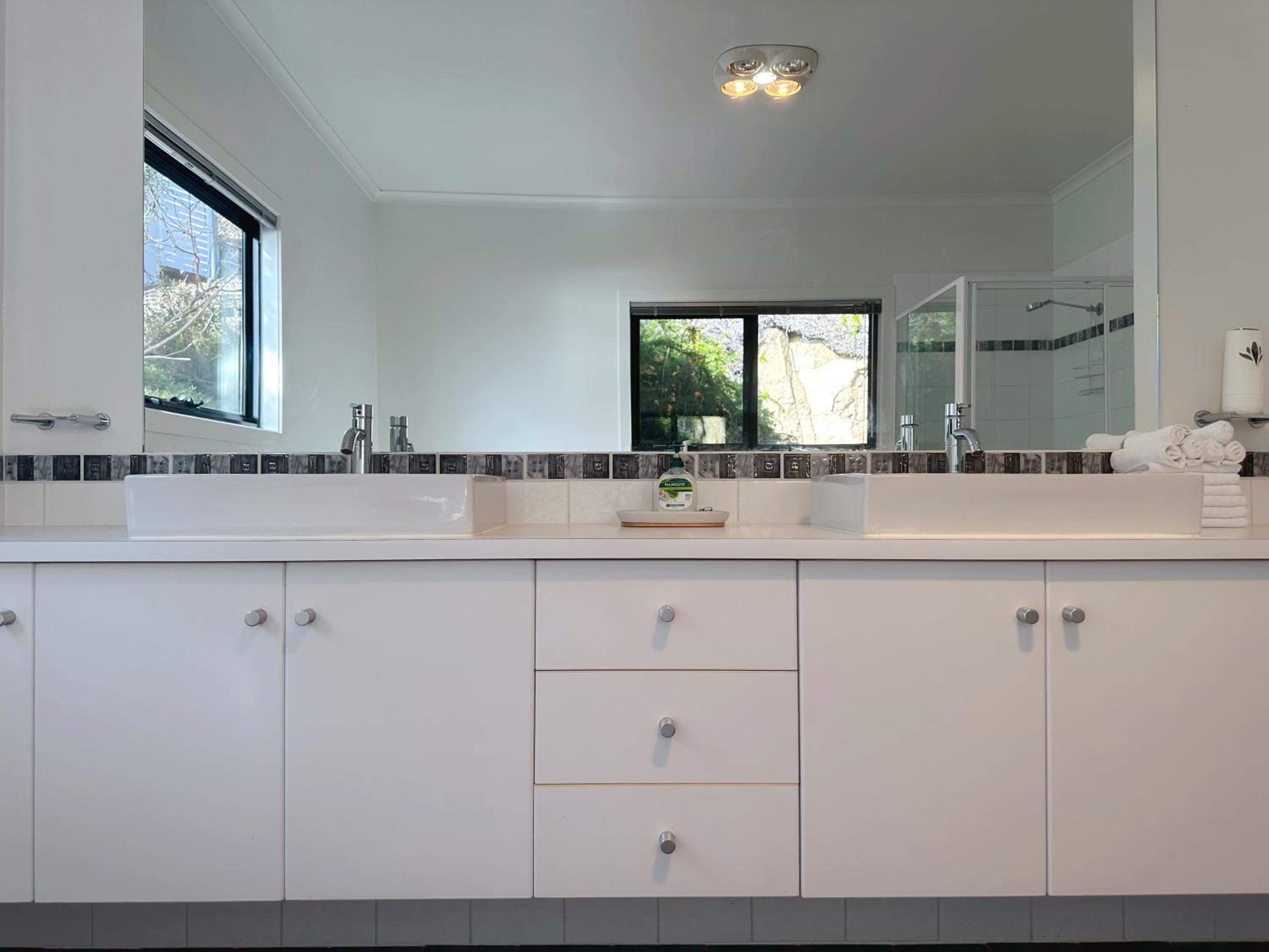 Oceanview Oasis - Close to CBD and Airport