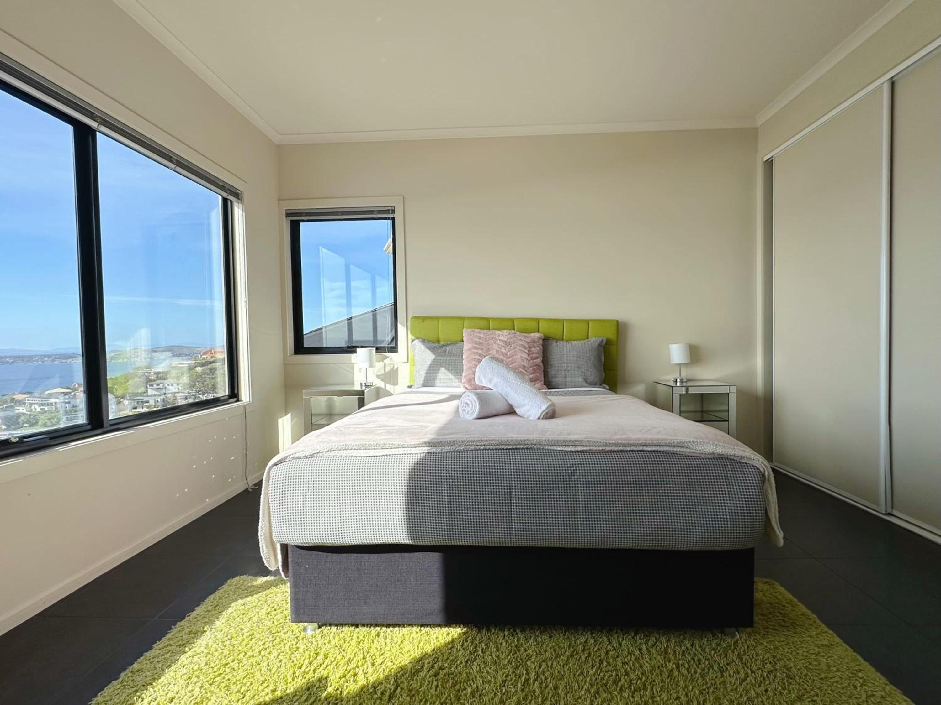 Oceanview Oasis - Close to CBD and Airport