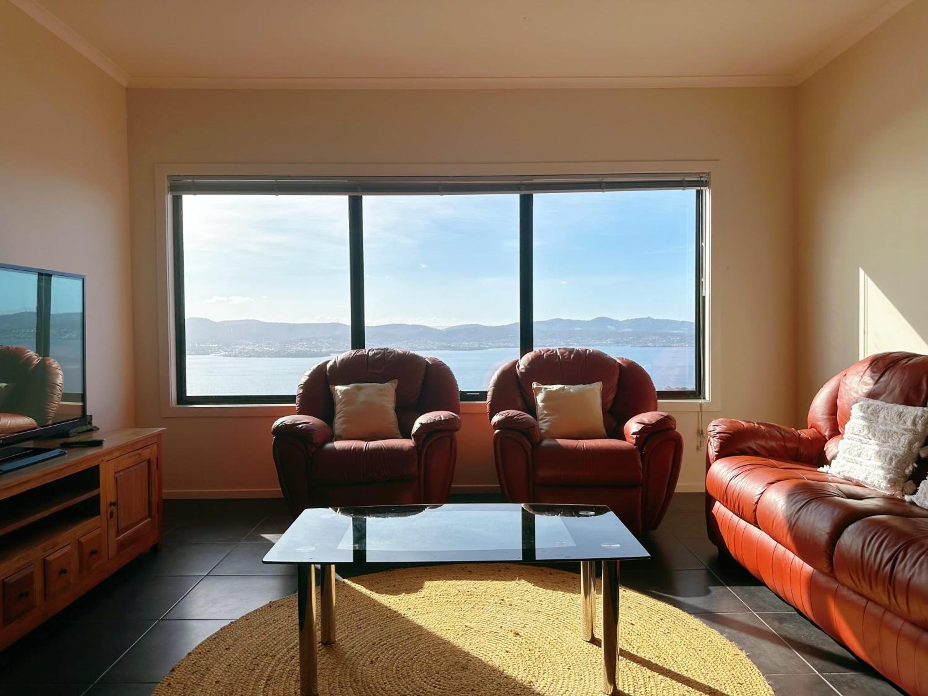 Oceanview Oasis - Close to CBD and Airport