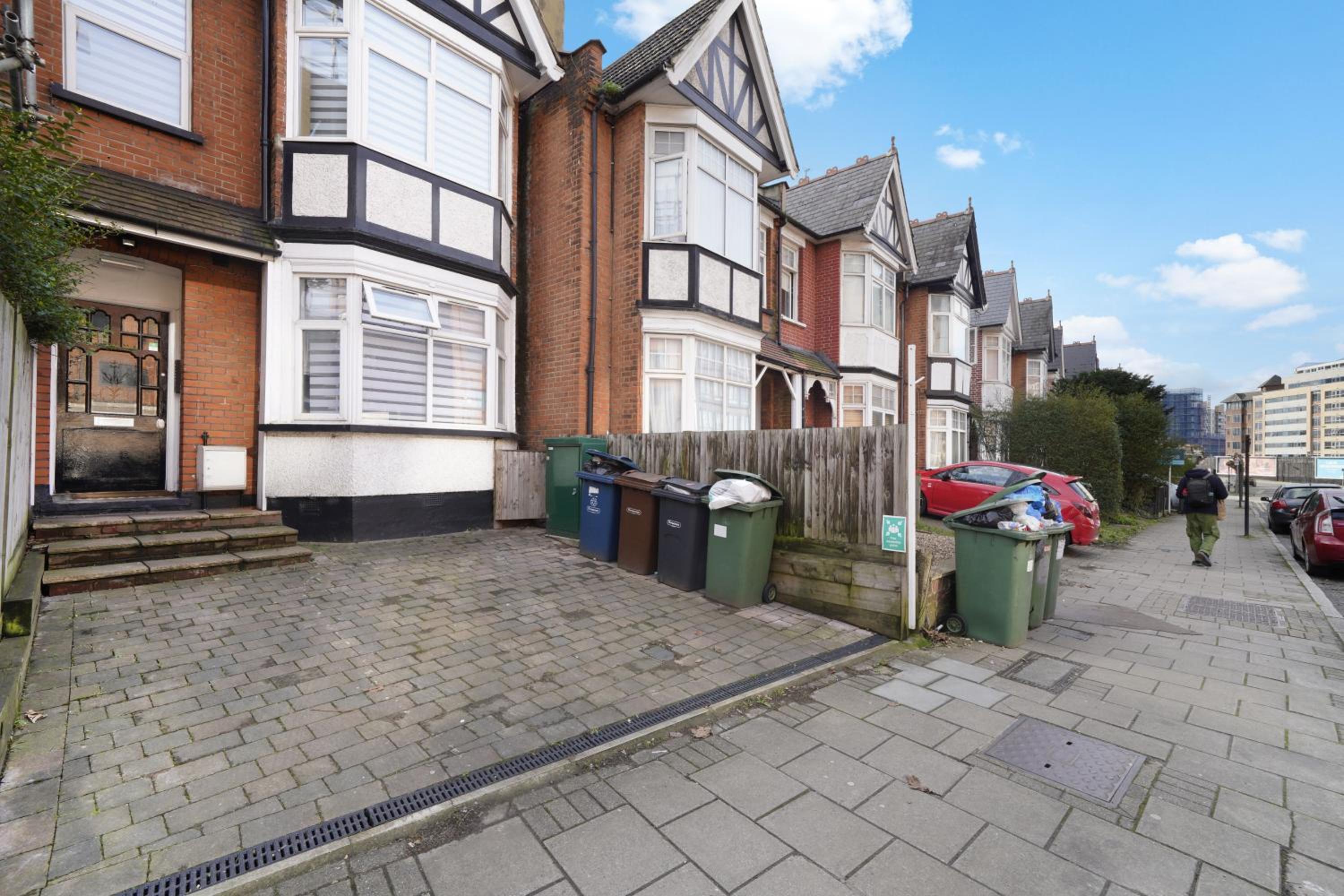 Tranquil Studio Retreat By LiveStay Short Lets & Serviced Accommodation Harrow view 2