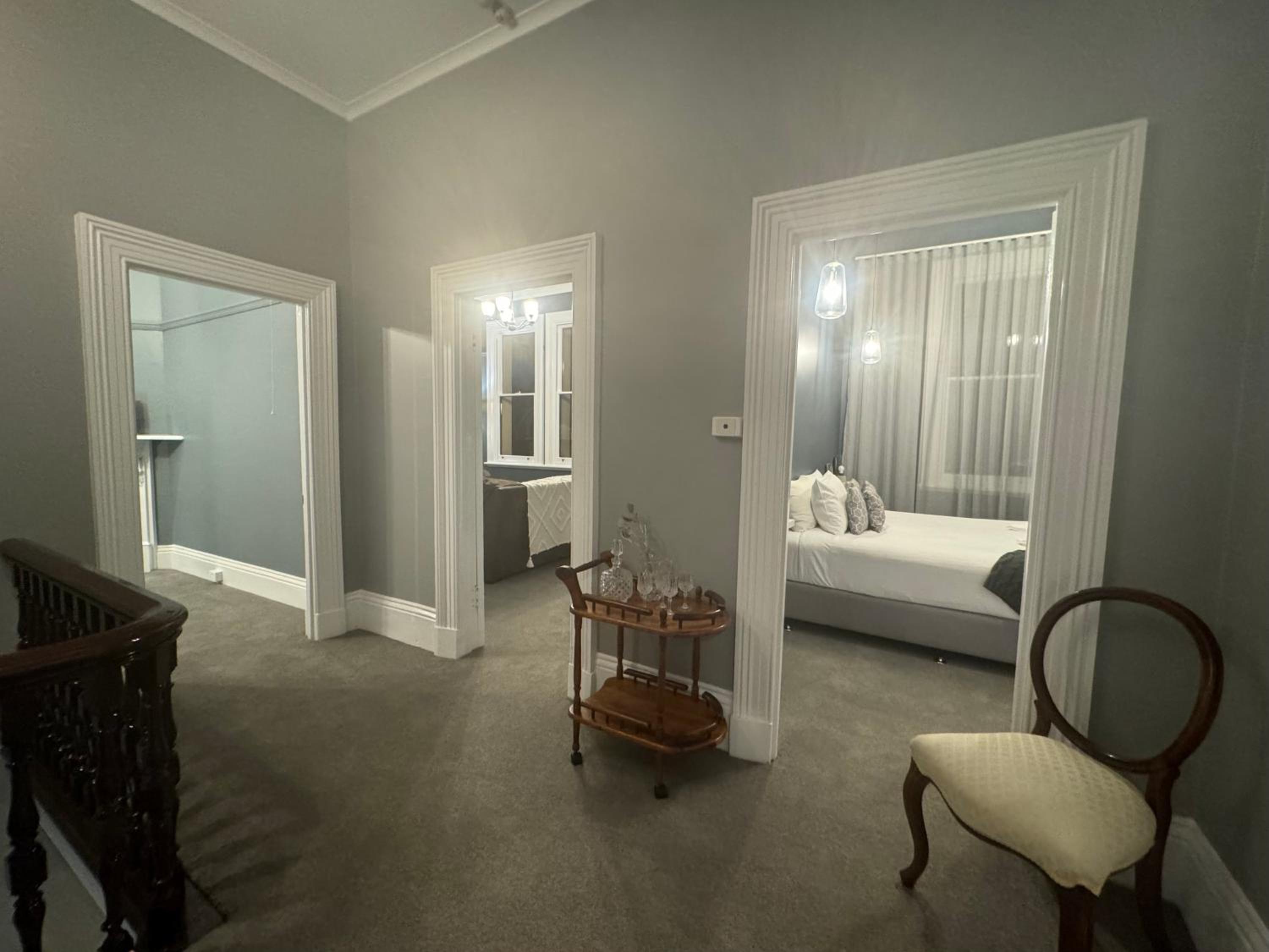 Treehouse Hideouts Balcony Apartment - Port of Echuca Townhouse