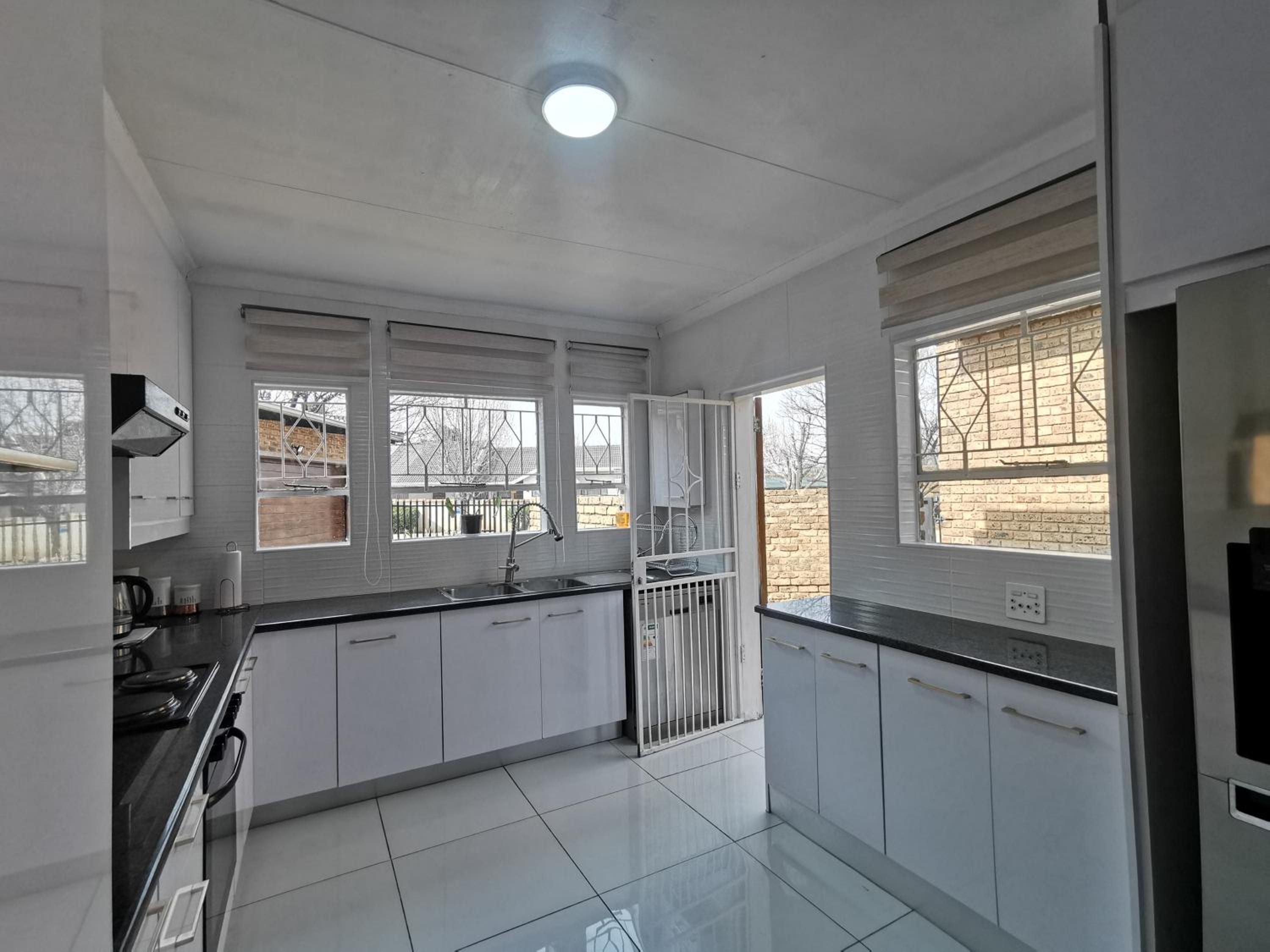 Stunning 2 Bedrooms and 2 Bathroom No loadshedding