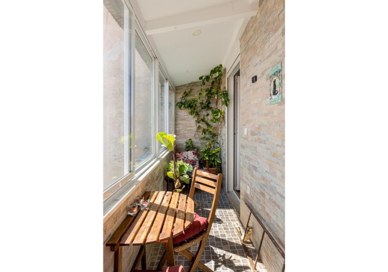 JOIVY Marvellous 2-bed flat with balcony view 5