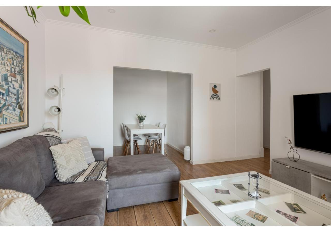 JOIVY Marvellous 2-bed flat with balcony view 2