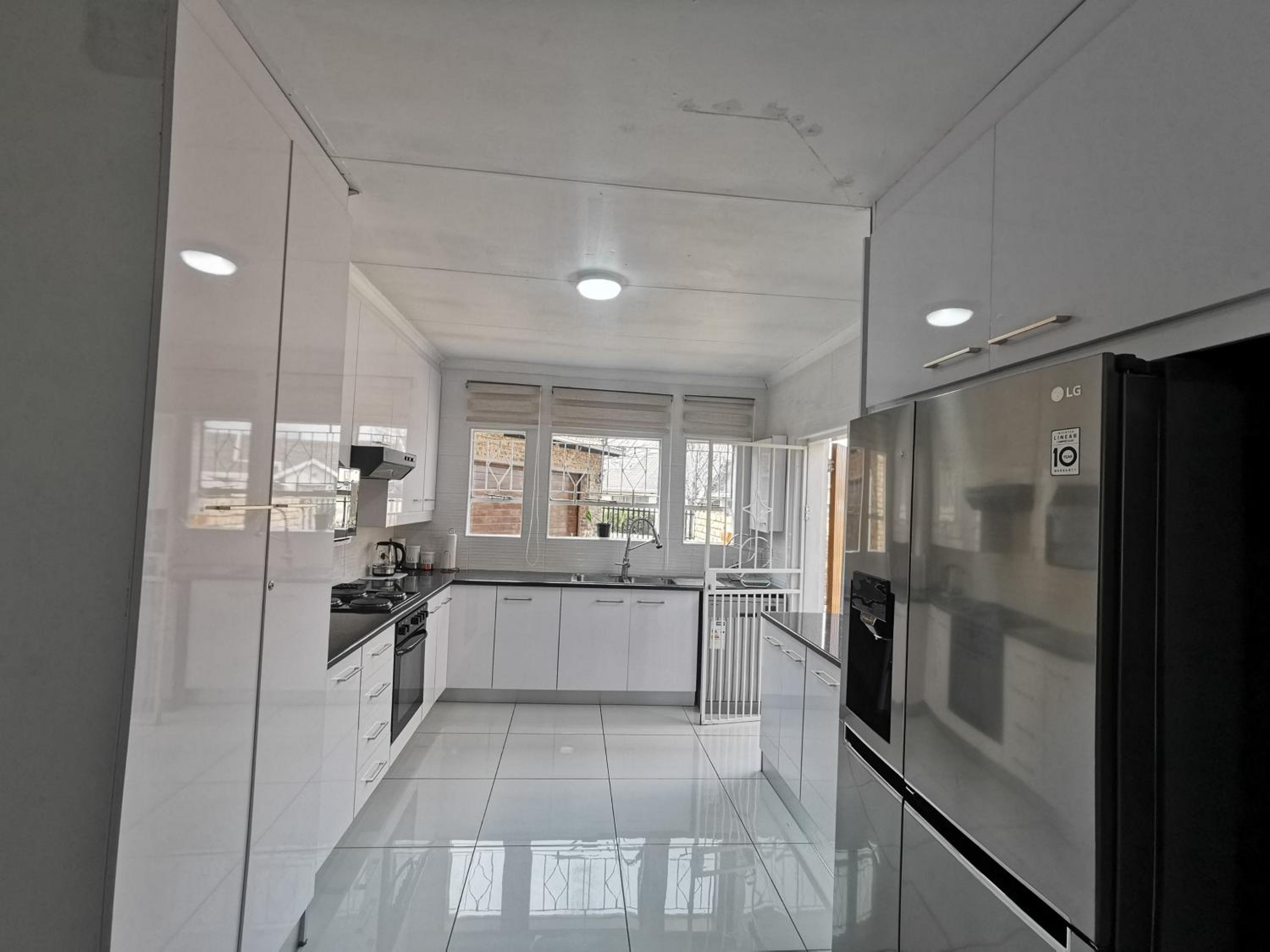 Stunning 2 Bedrooms and 2 Bathroom No loadshedding