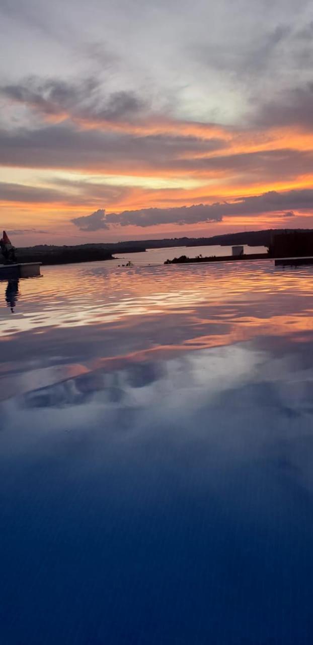 Chácara Arena JK com Piscina integrada com Sauna e Hidromassagem