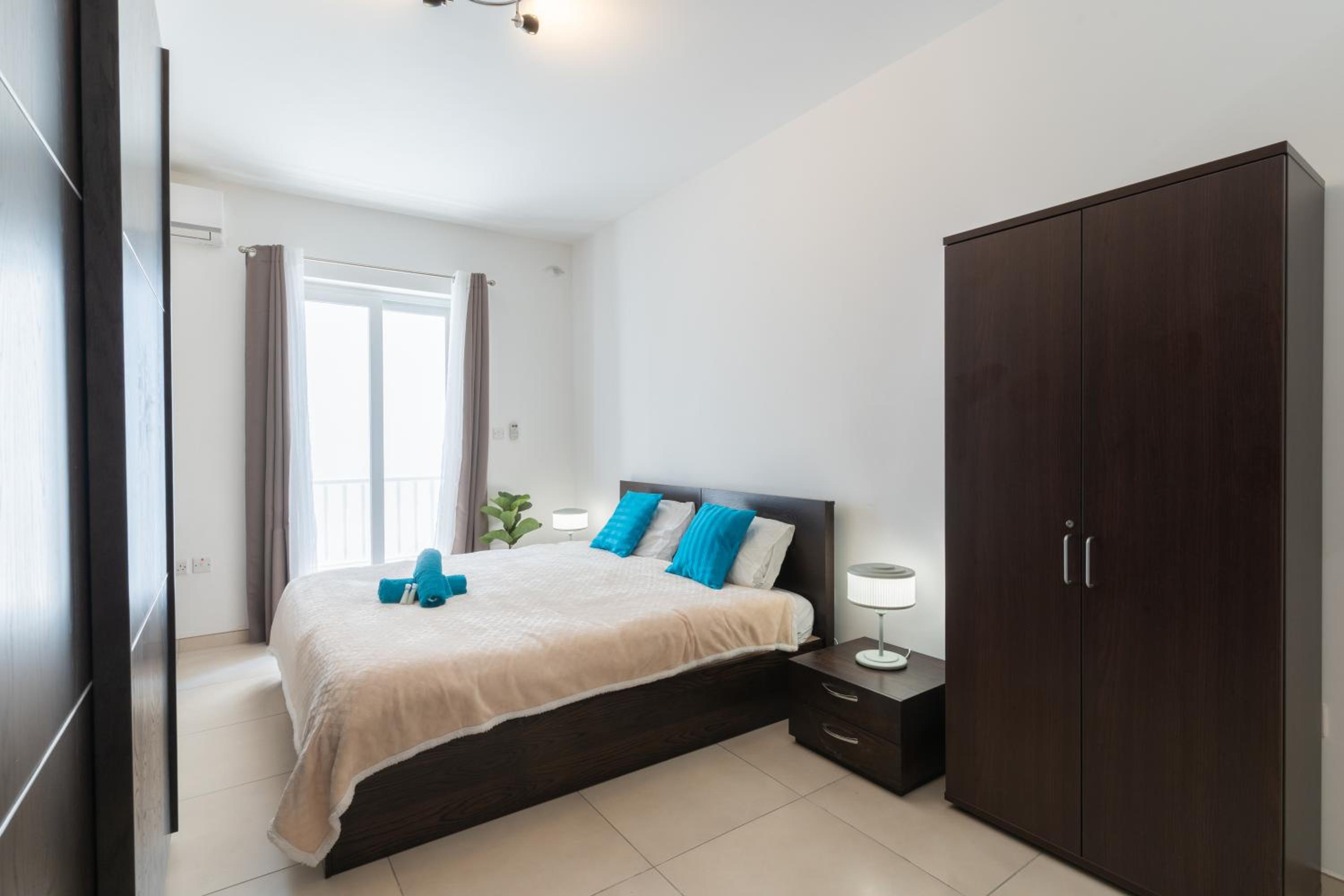 2 Bedroom Apartment with Balcony in St Julians, Paceville, By Vaganza photo 5