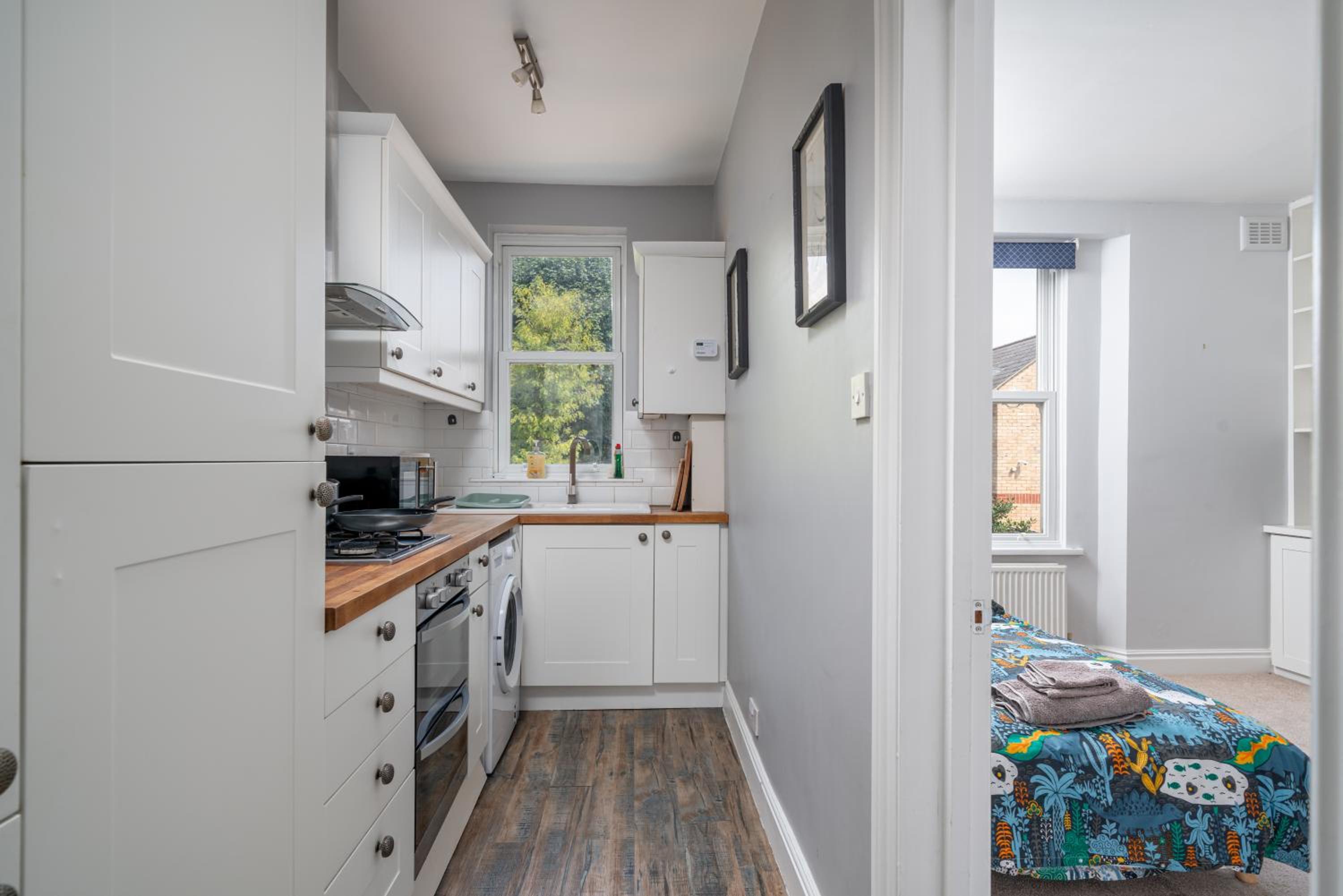 Lovely & Bright 1 Bedroom Flat in London's Zone 2