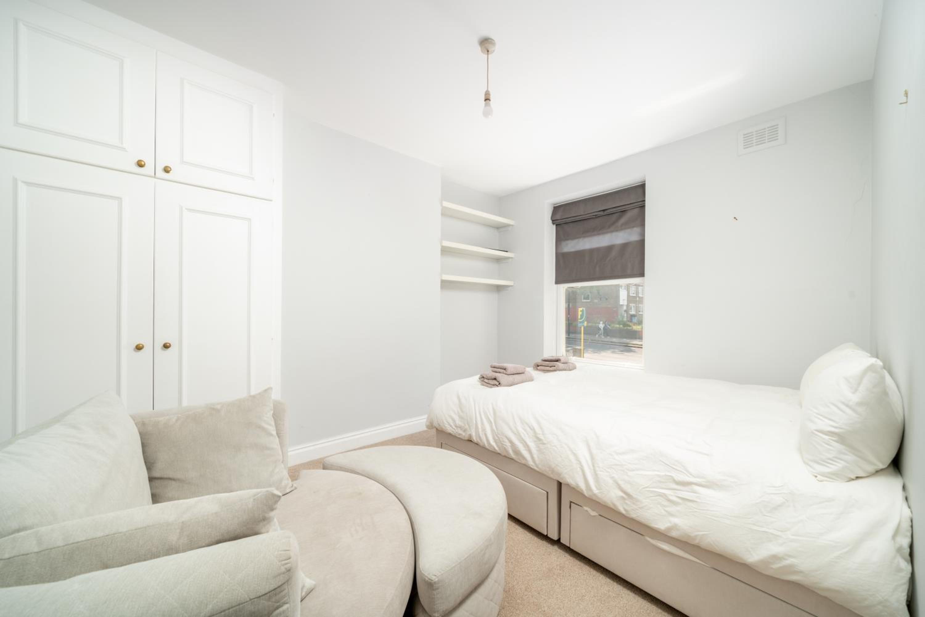 Lovely & Bright 1 Bedroom Flat in London's Zone 2