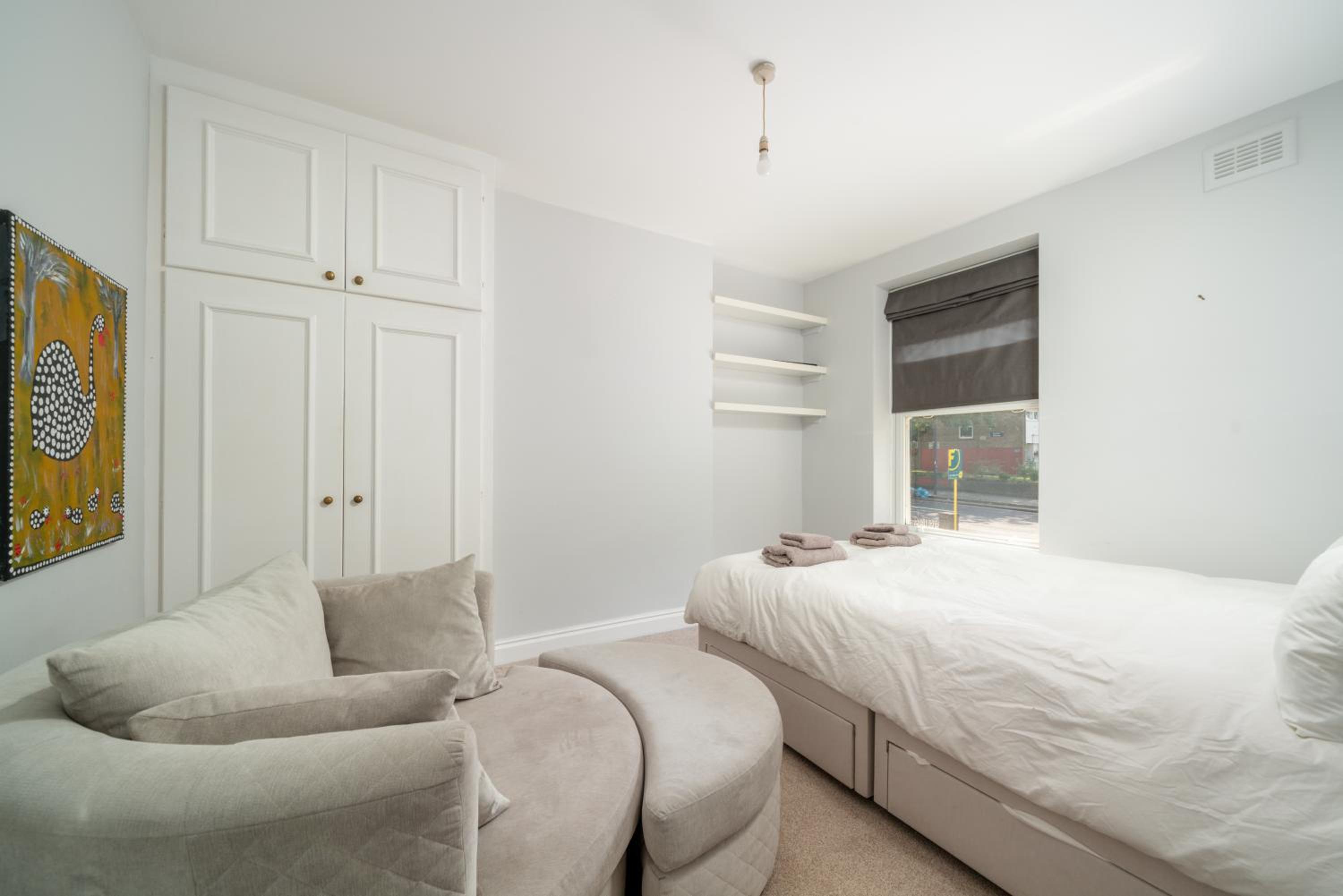 Lovely & Bright 1 Bedroom Flat in London's Zone 2