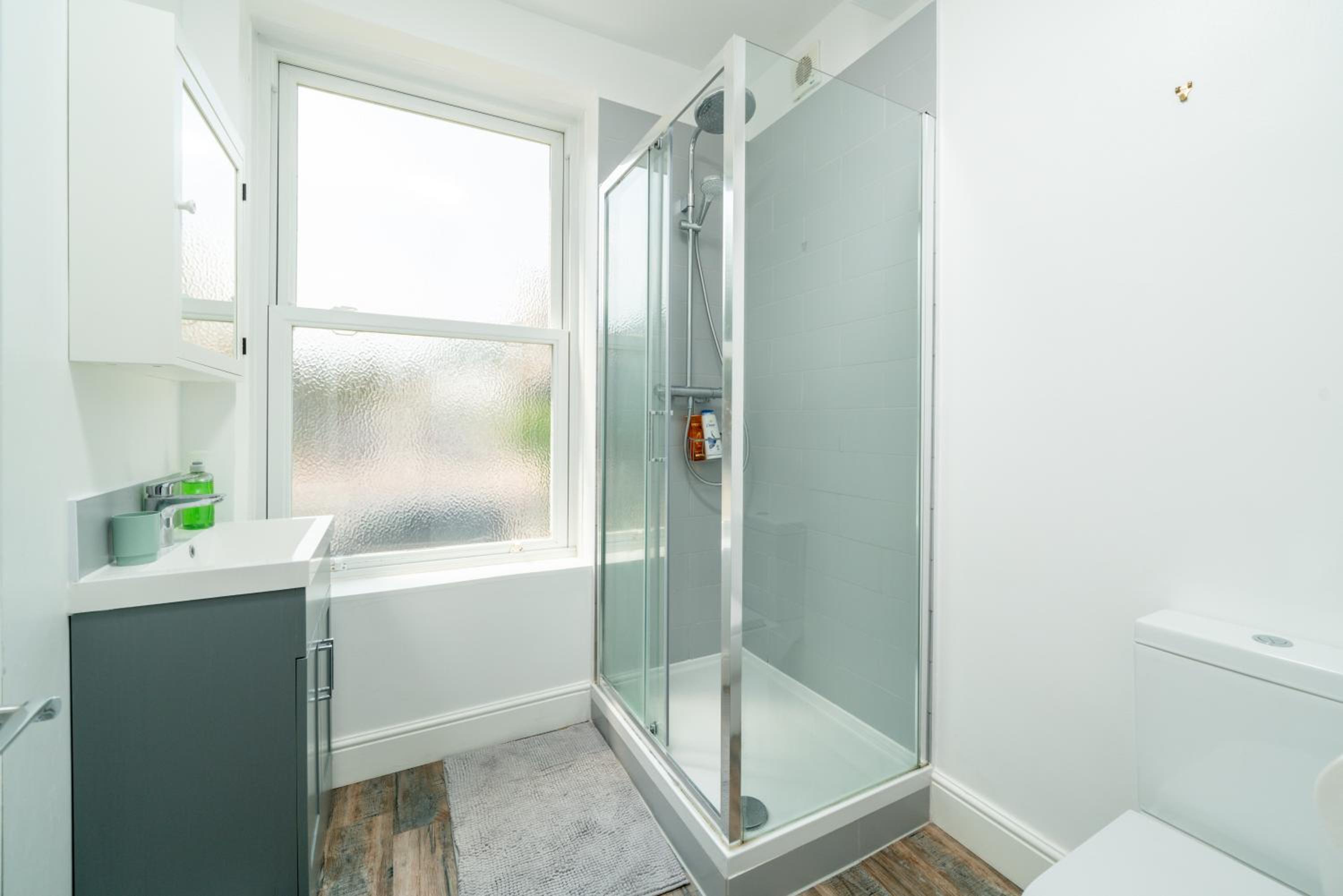 Lovely & Bright 1 Bedroom Flat in London's Zone 2