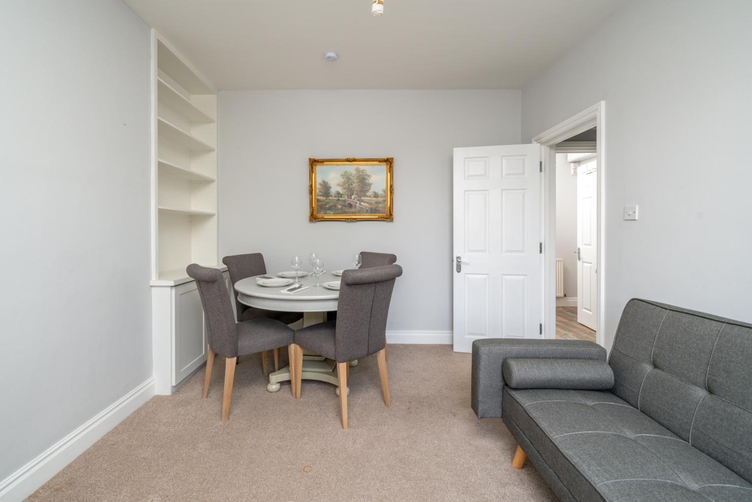 Lovely & Bright 1 Bedroom Flat in London's Zone 2