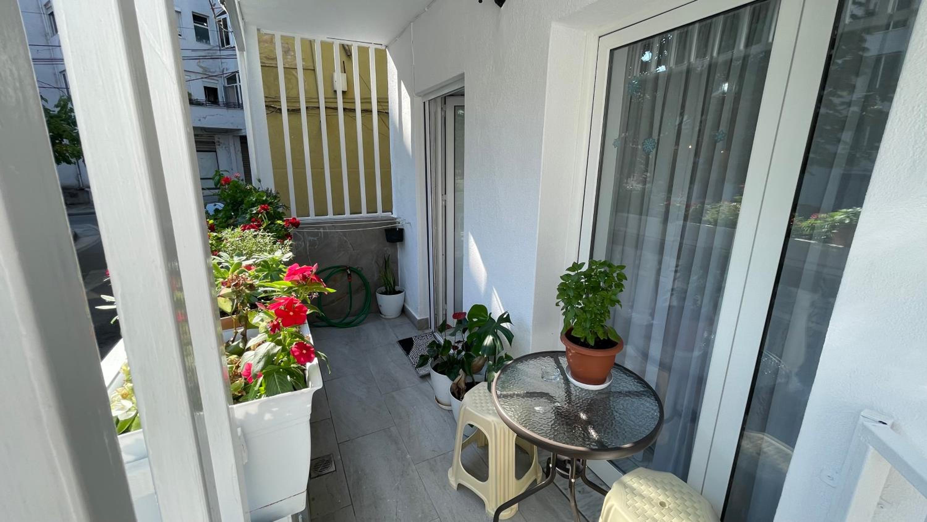 Yjëza Apartment