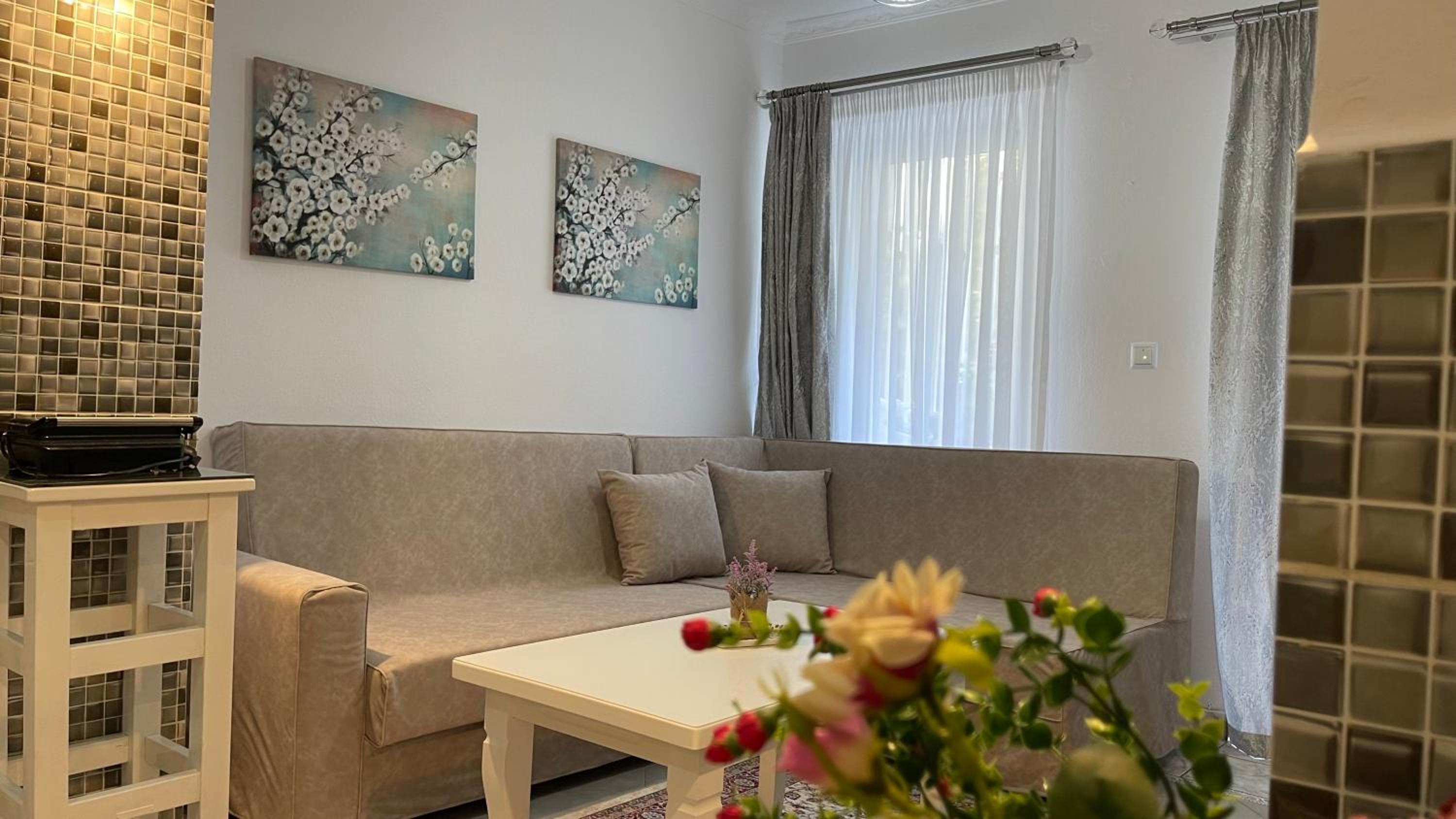 Yjëza Apartment