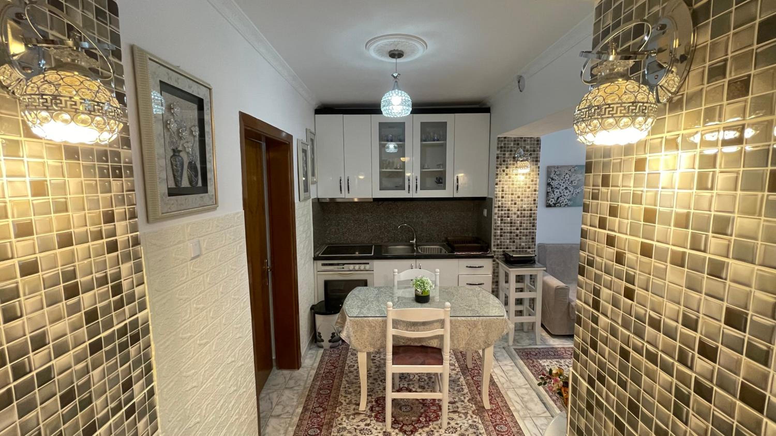 Yjëza Apartment