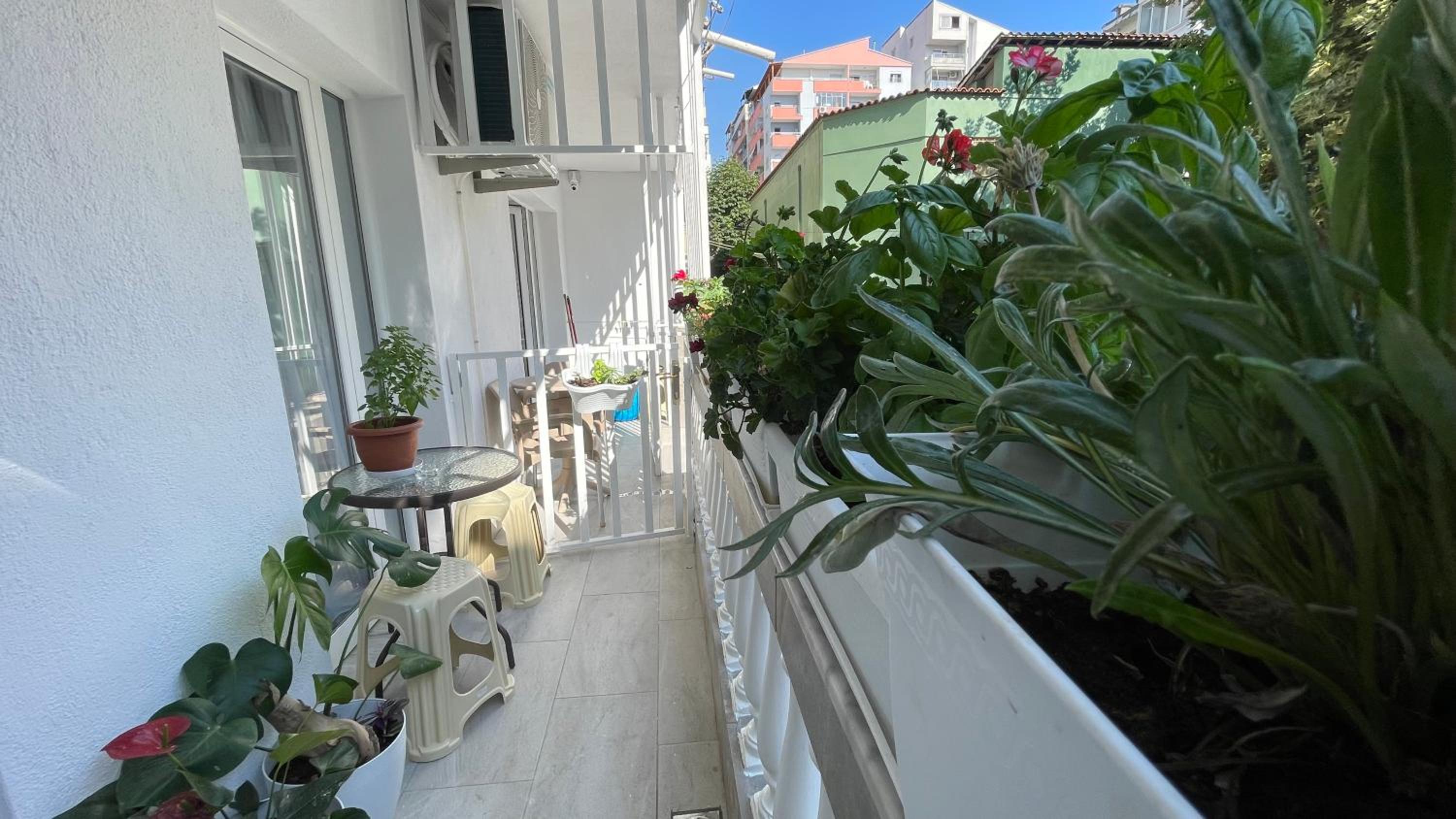 Yjëza Apartment