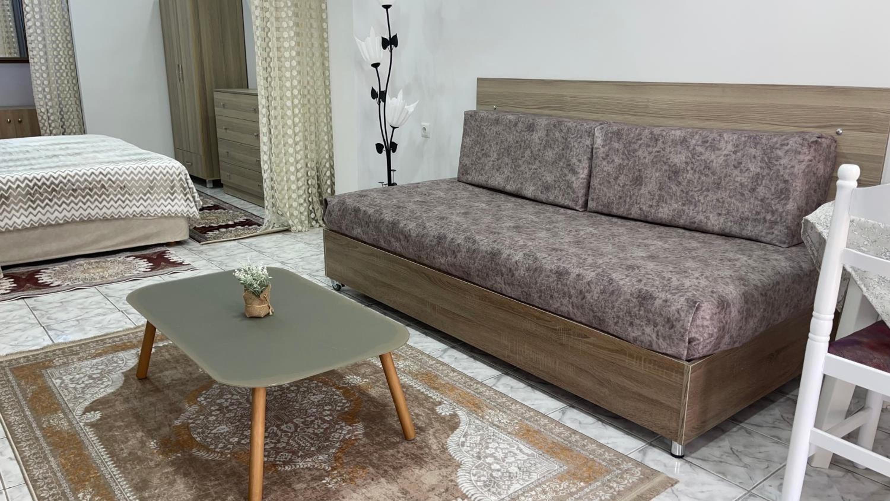 Yjëza Apartment