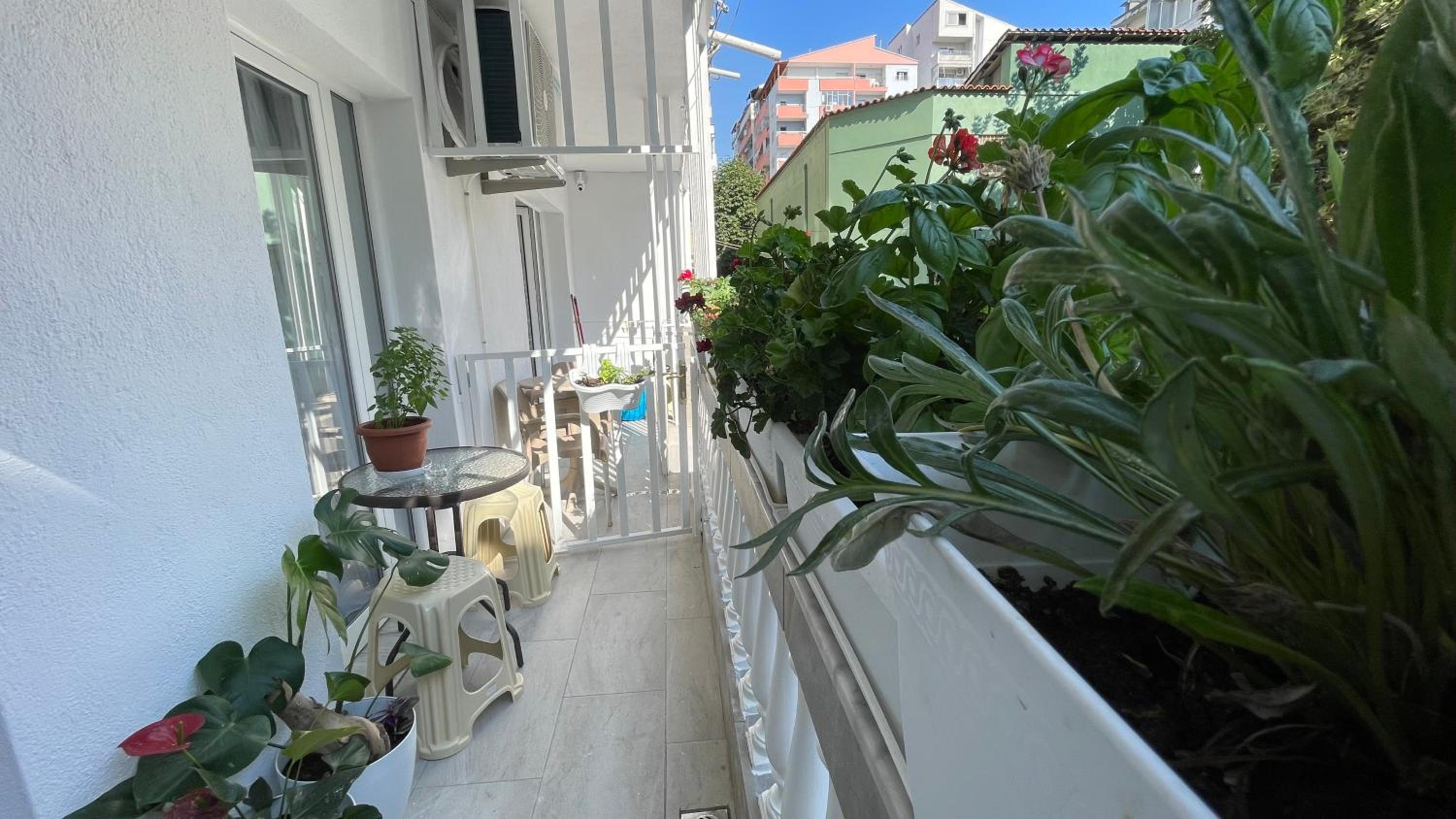 Yjëza Apartment