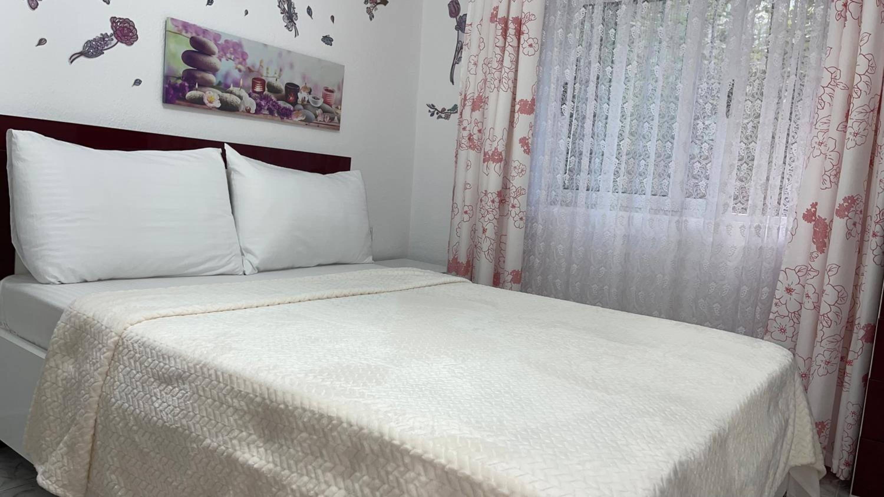 Yjëza Apartment