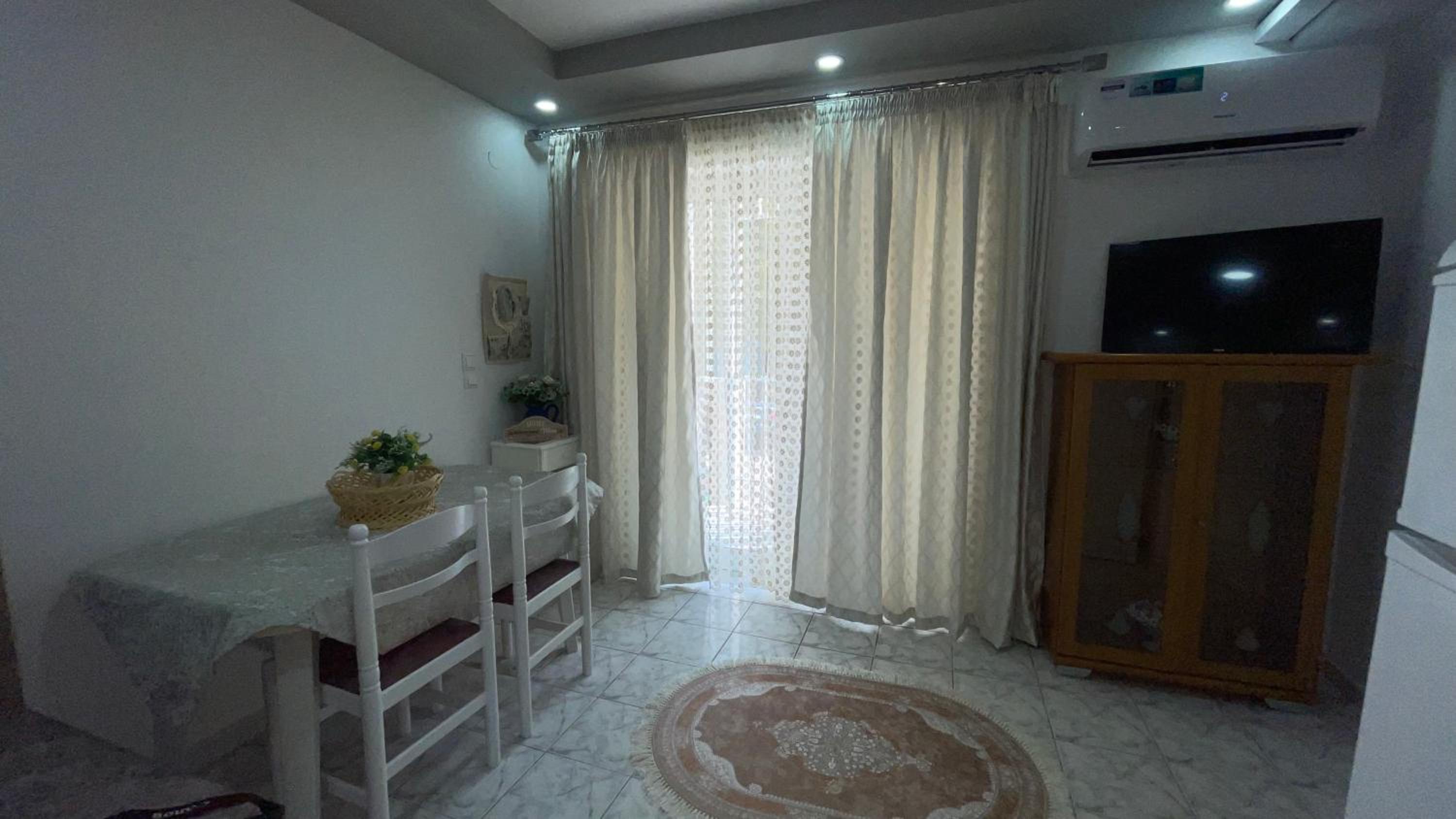 Yjëza Apartment