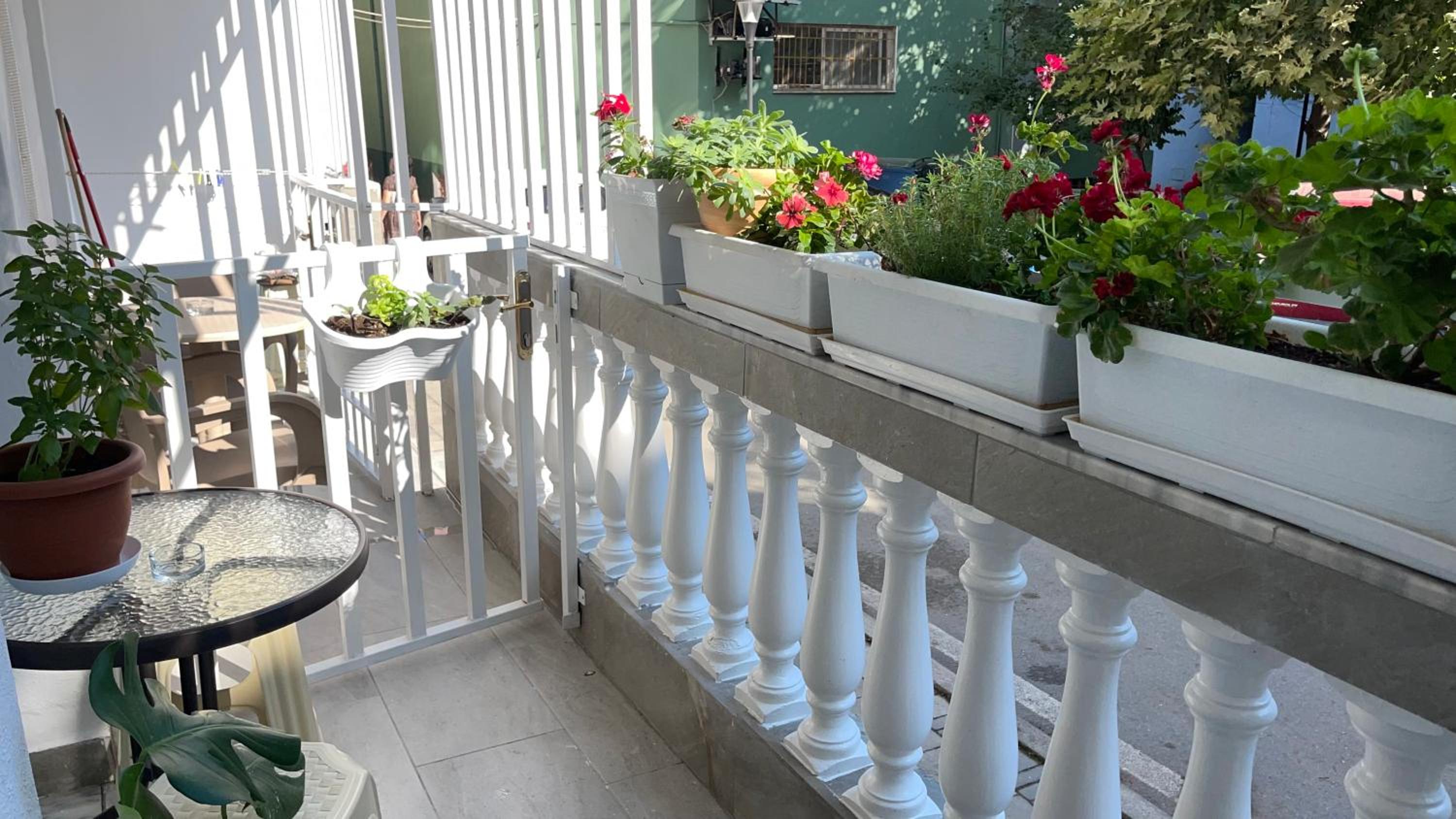 Yjëza Apartment