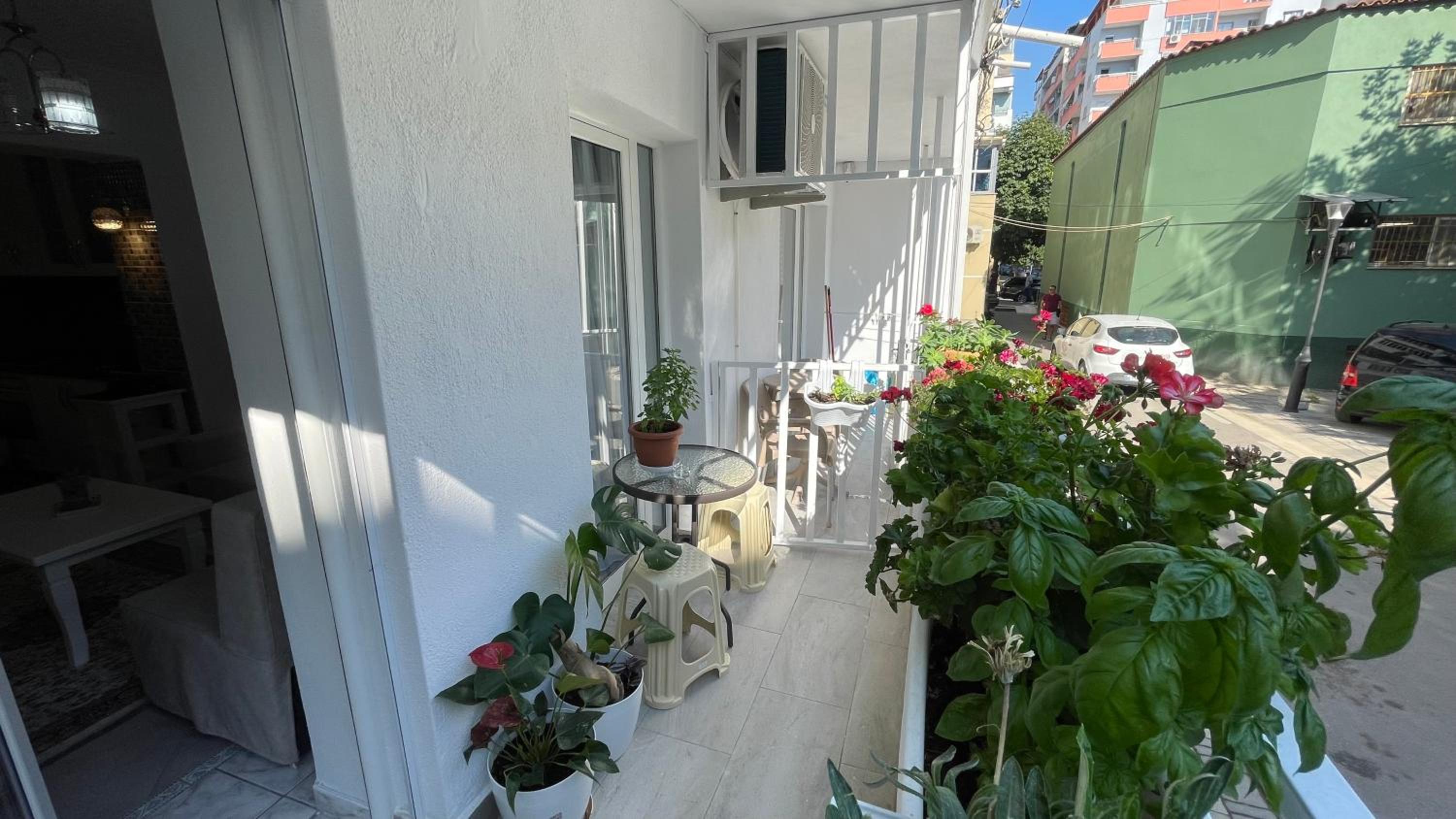 Yjëza Apartment