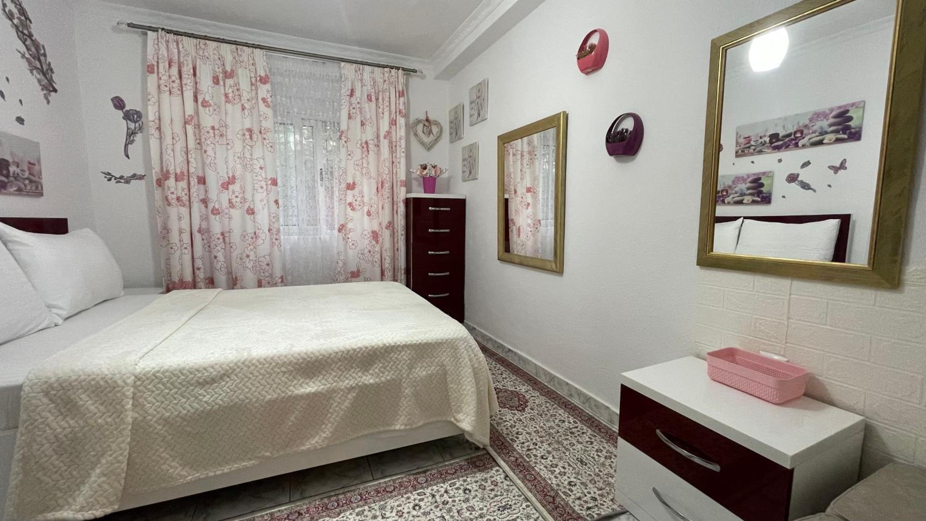 Yjëza Apartment