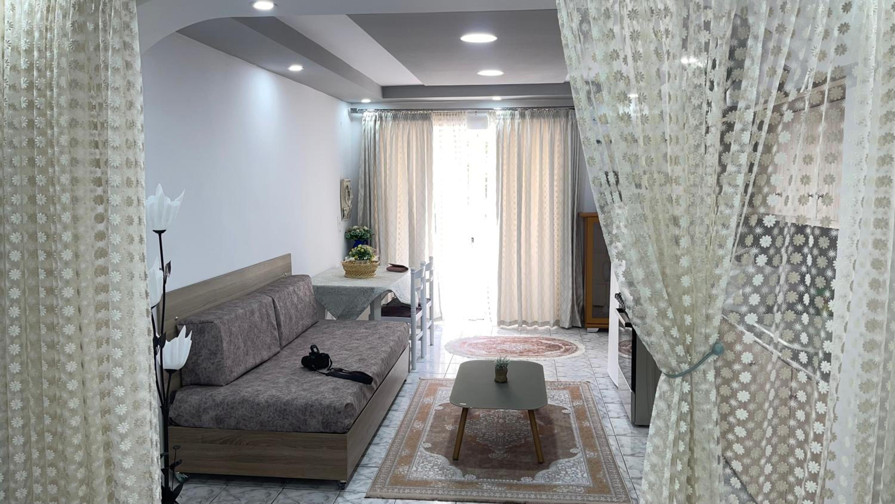 Yjëza Apartment