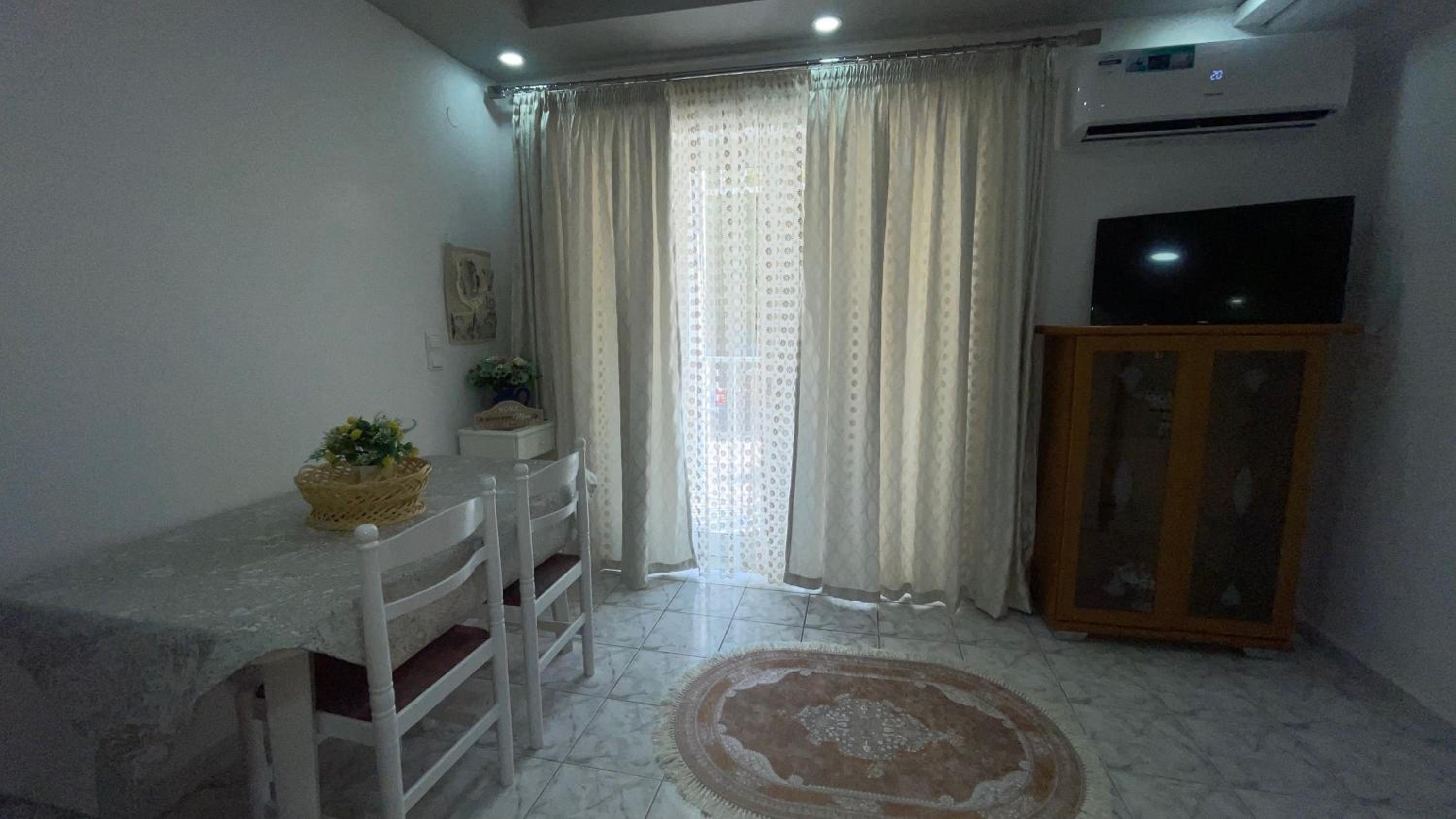 Yjëza Apartment