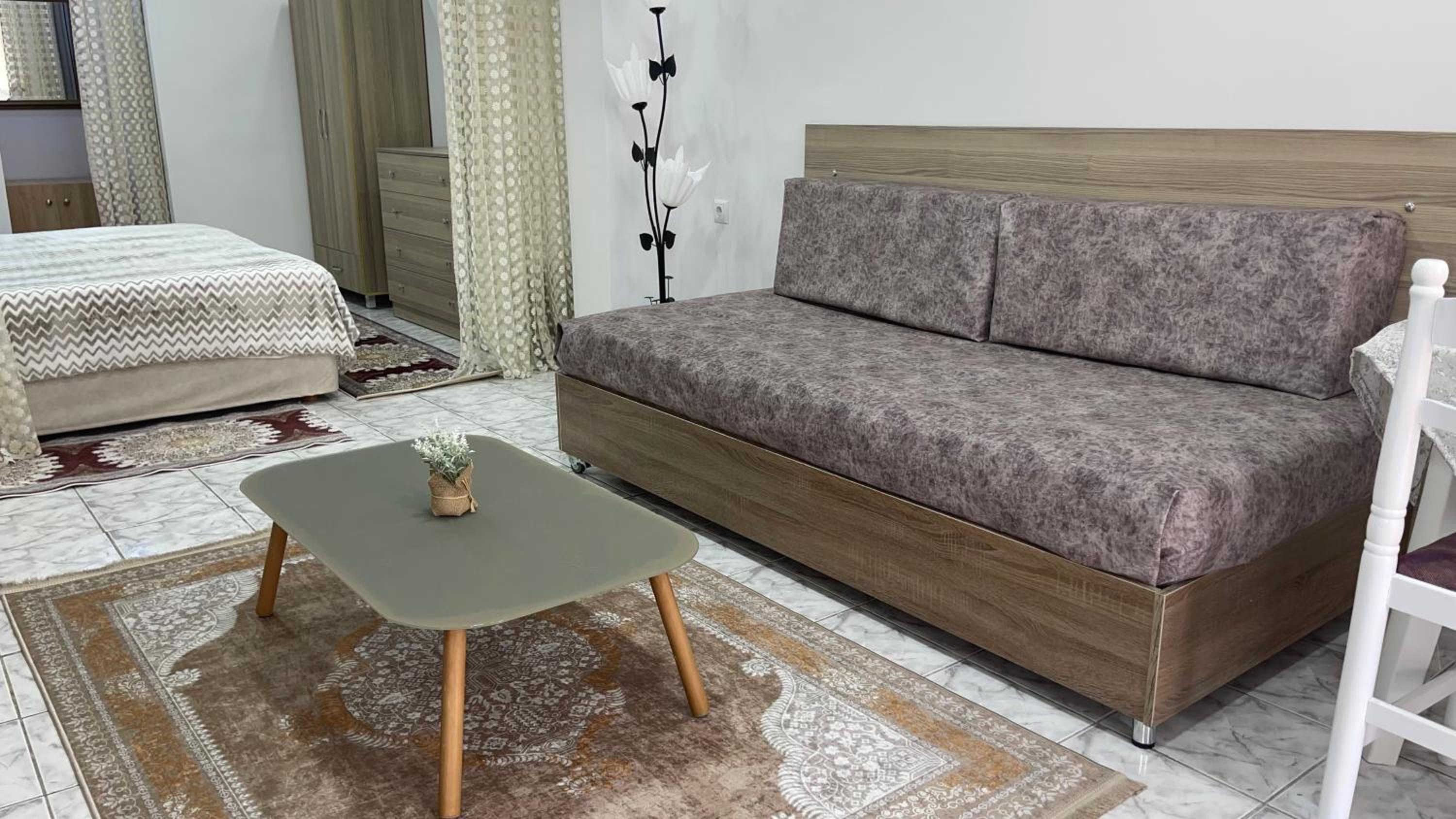 Yjëza Apartment