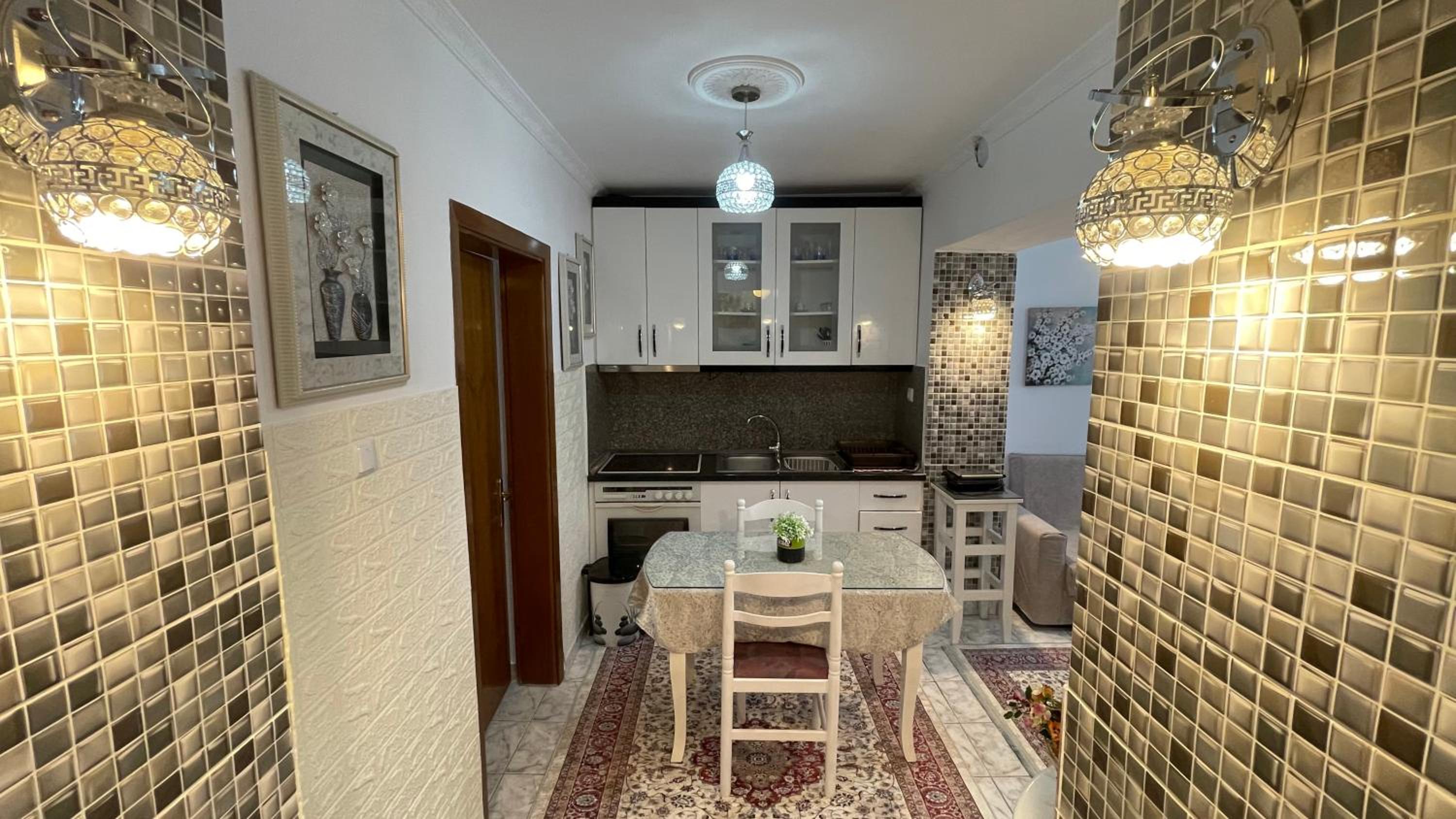 Yjëza Apartment