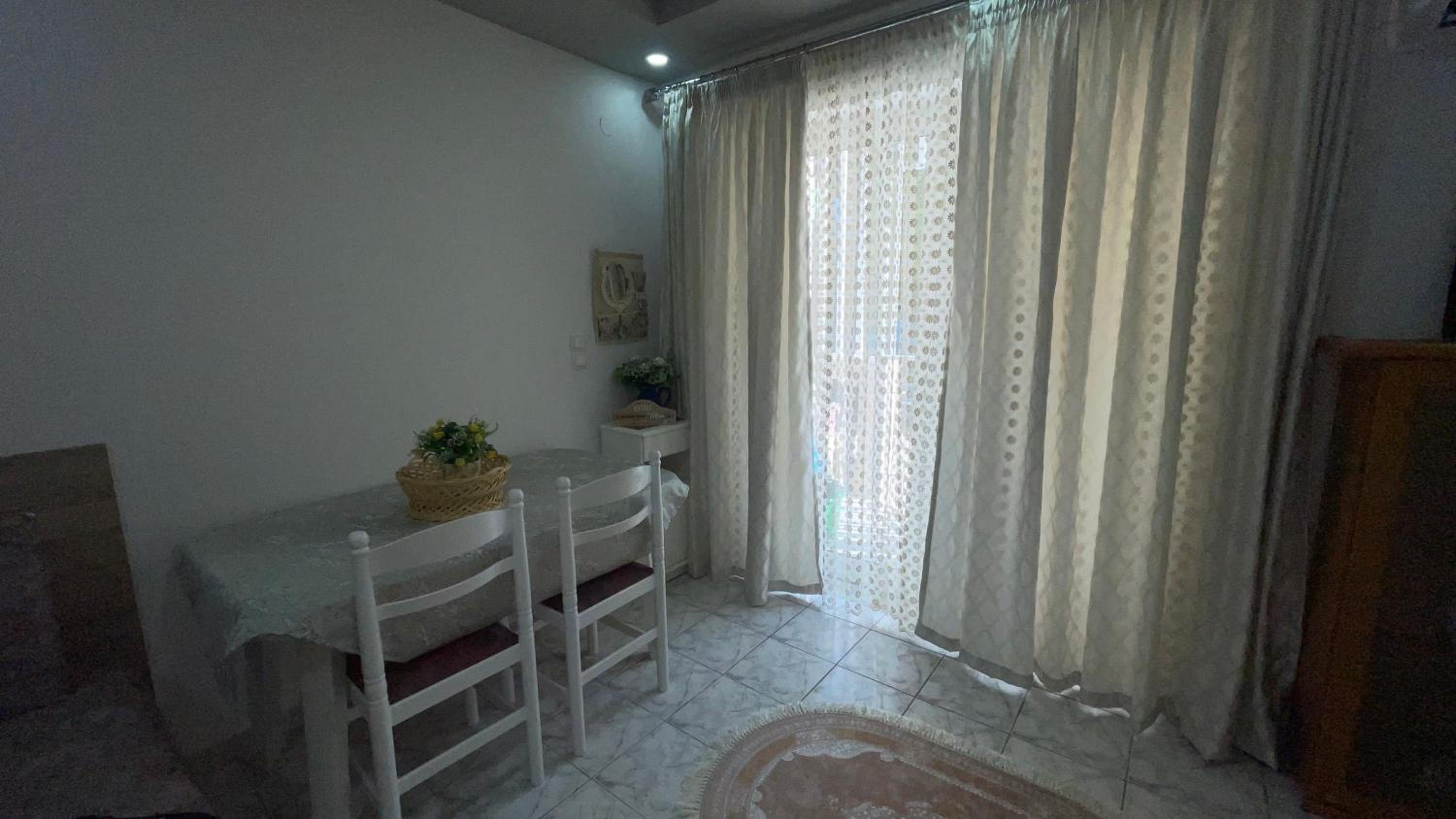 Yjëza Apartment
