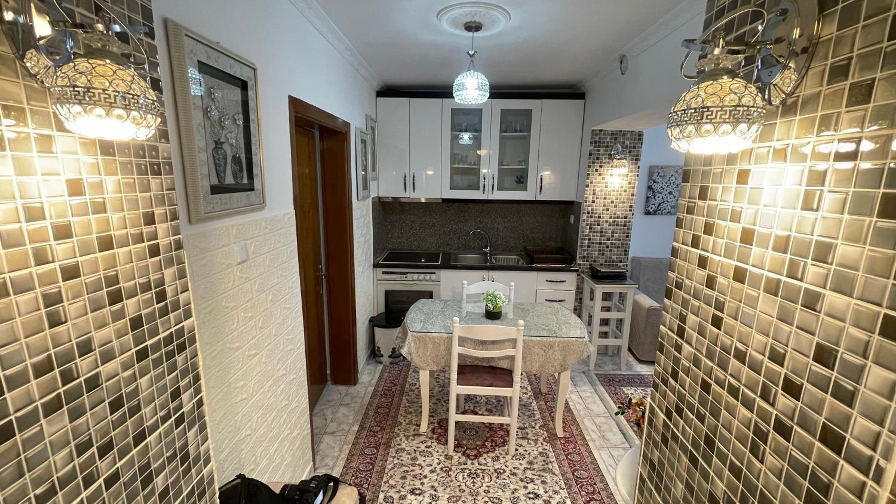 Yjëza Apartment