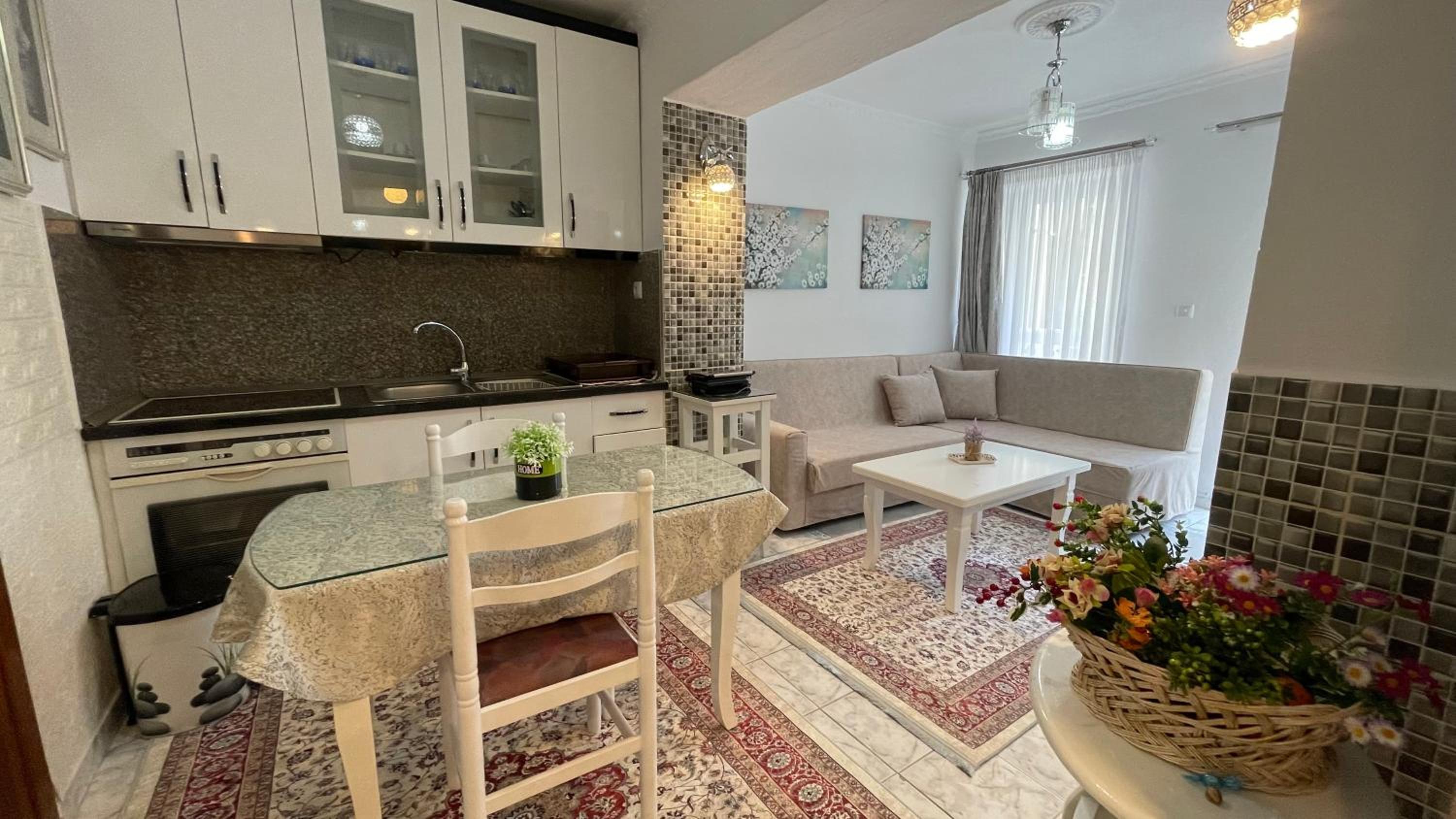 Yjëza Apartment