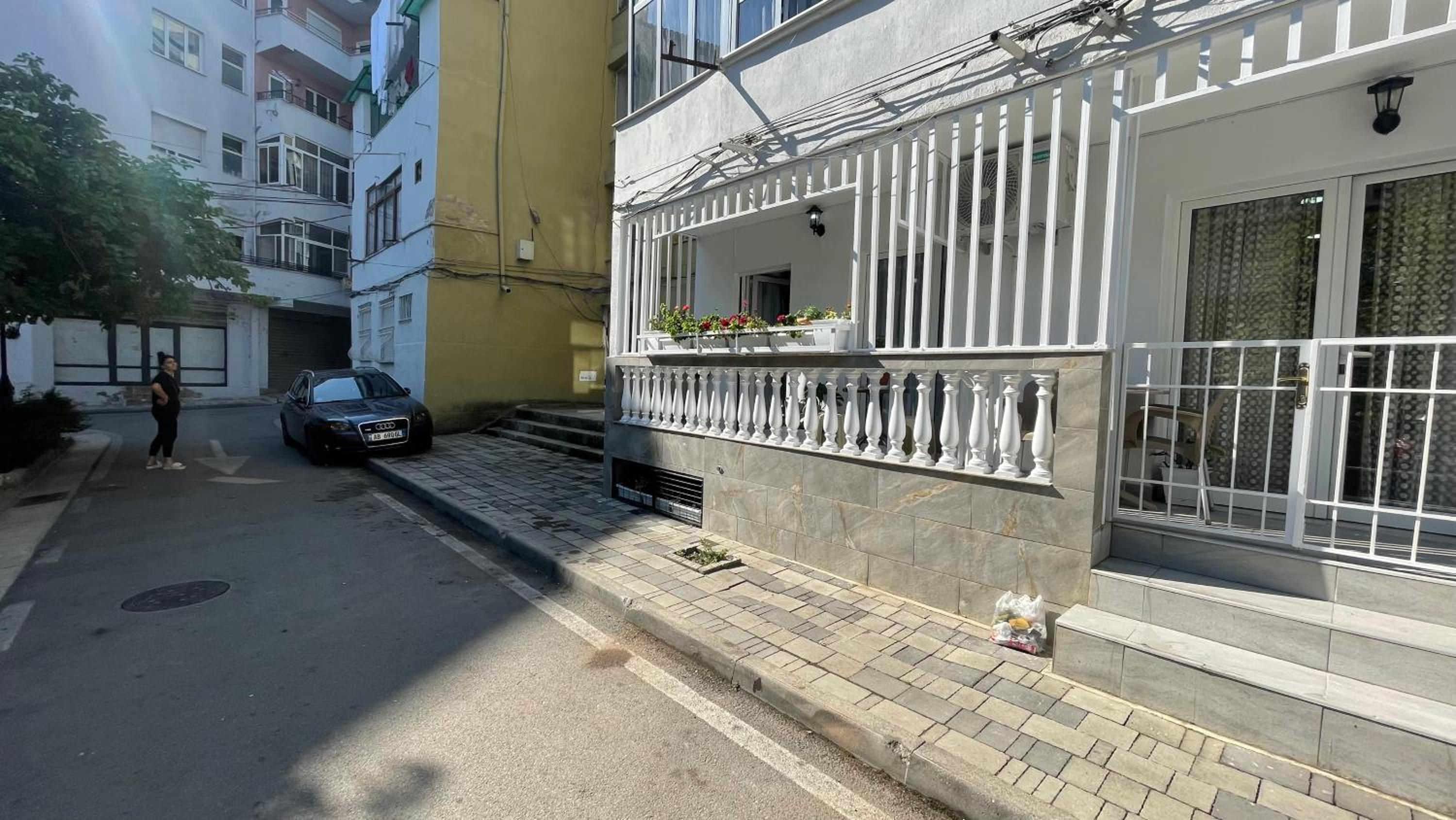 Yjëza Apartment