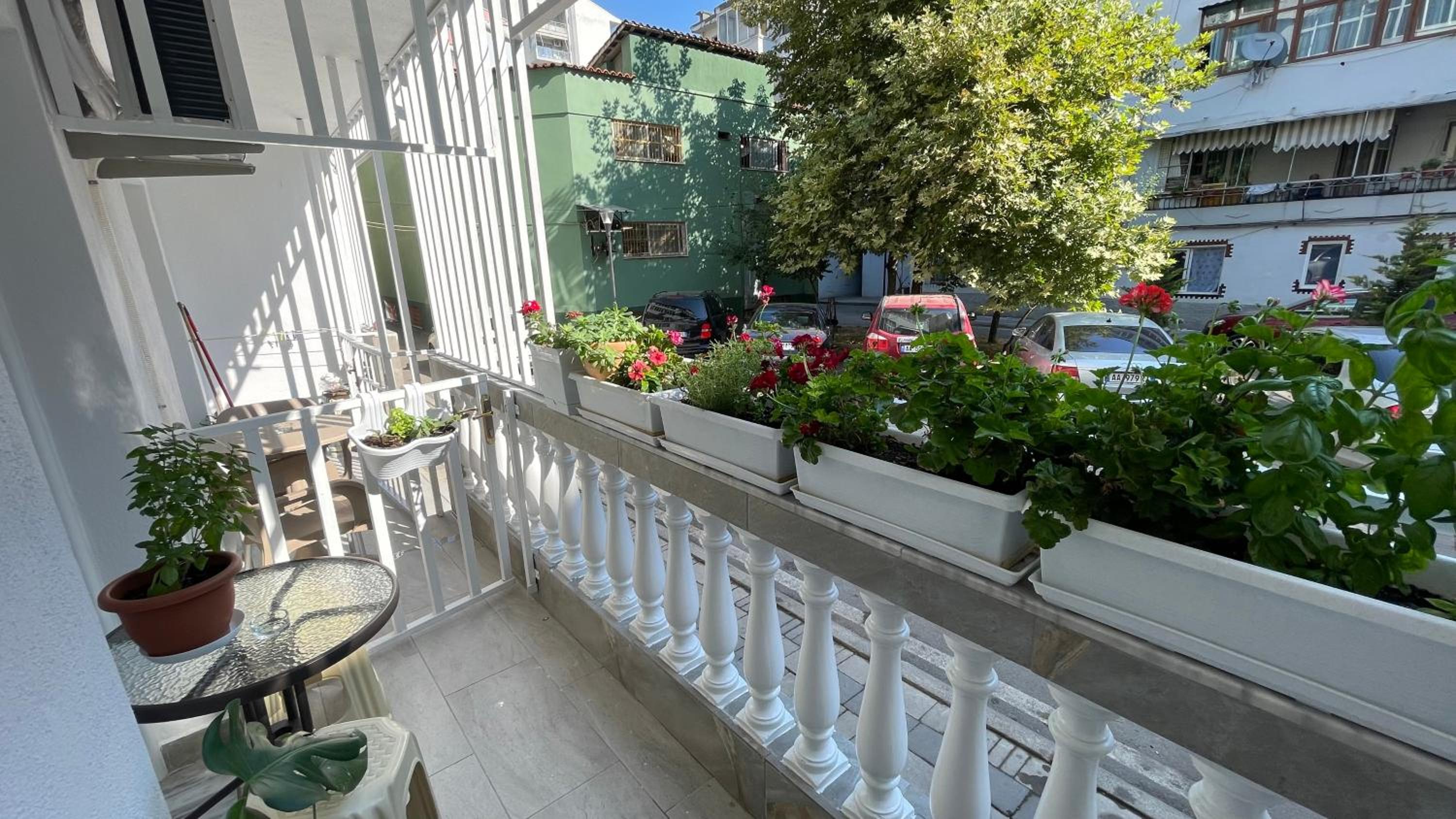 Yjëza Apartment